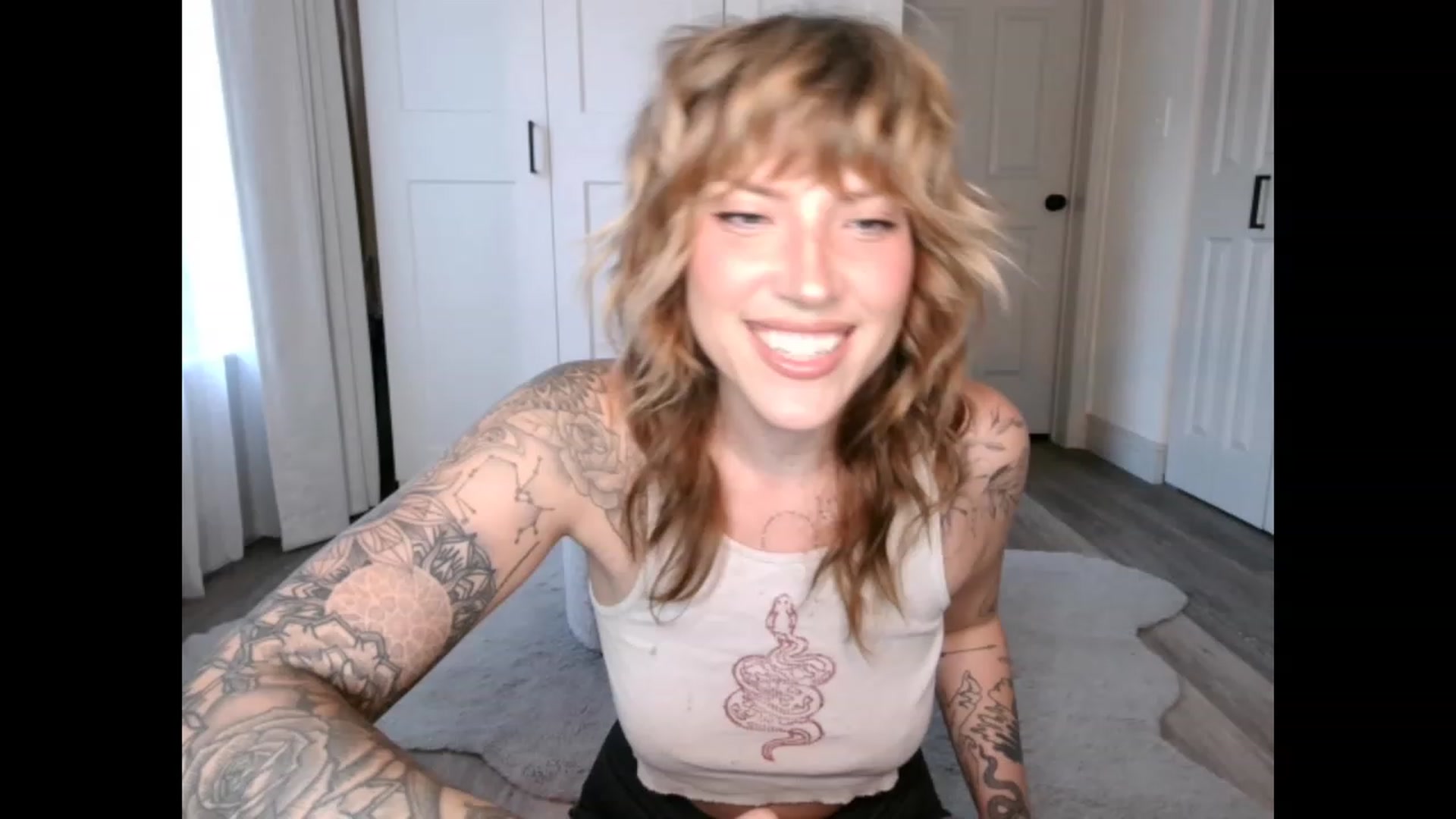Gallery image thumbnail from Sunnyy_Dazee's myfreecams stream on, 04/07/2023, 23:28 image 2 of 20