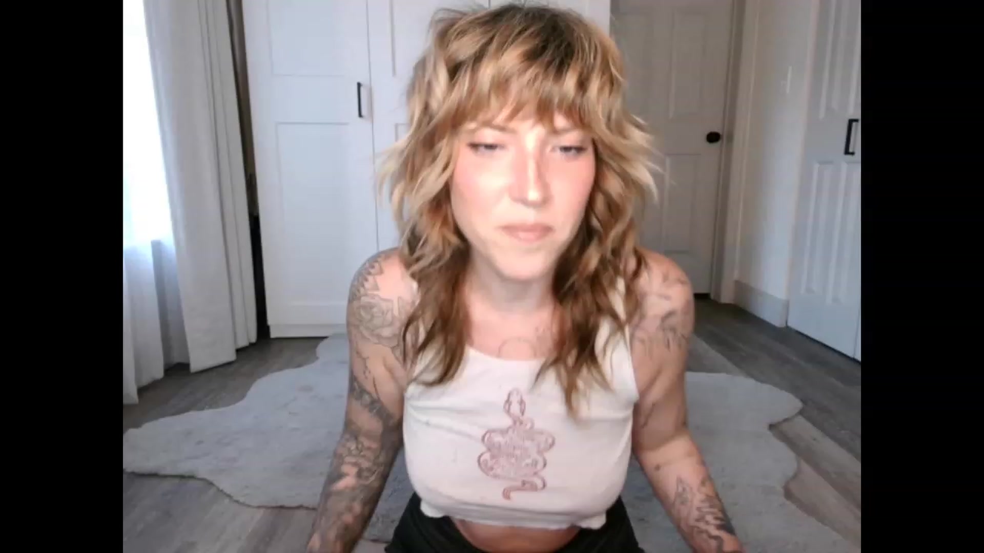 Gallery image thumbnail from Sunnyy_Dazee's myfreecams stream on, 04/07/2023, 23:28 image 1 of 20
