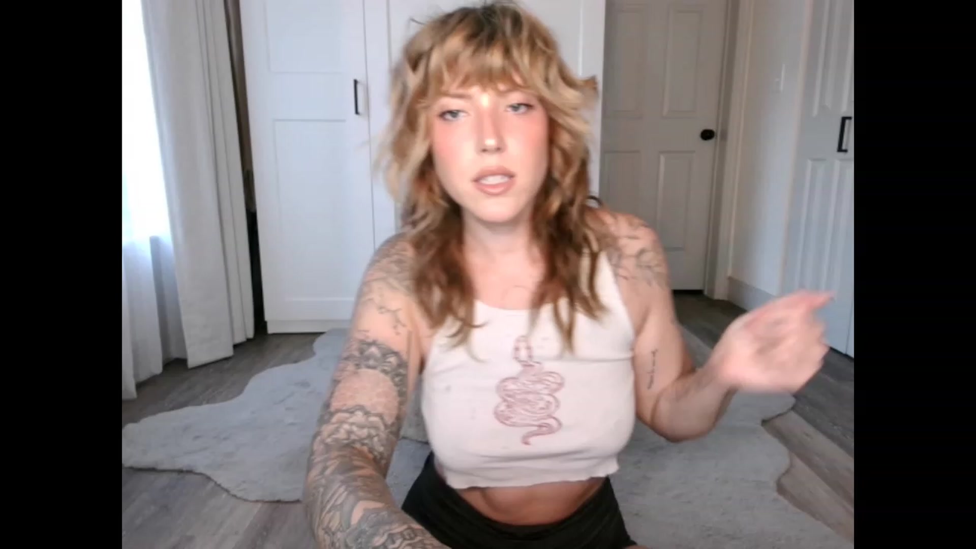 Gallery image thumbnail from Sunnyy_Dazee's myfreecams stream on, 04/07/2023, 23:28 image 4 of 20