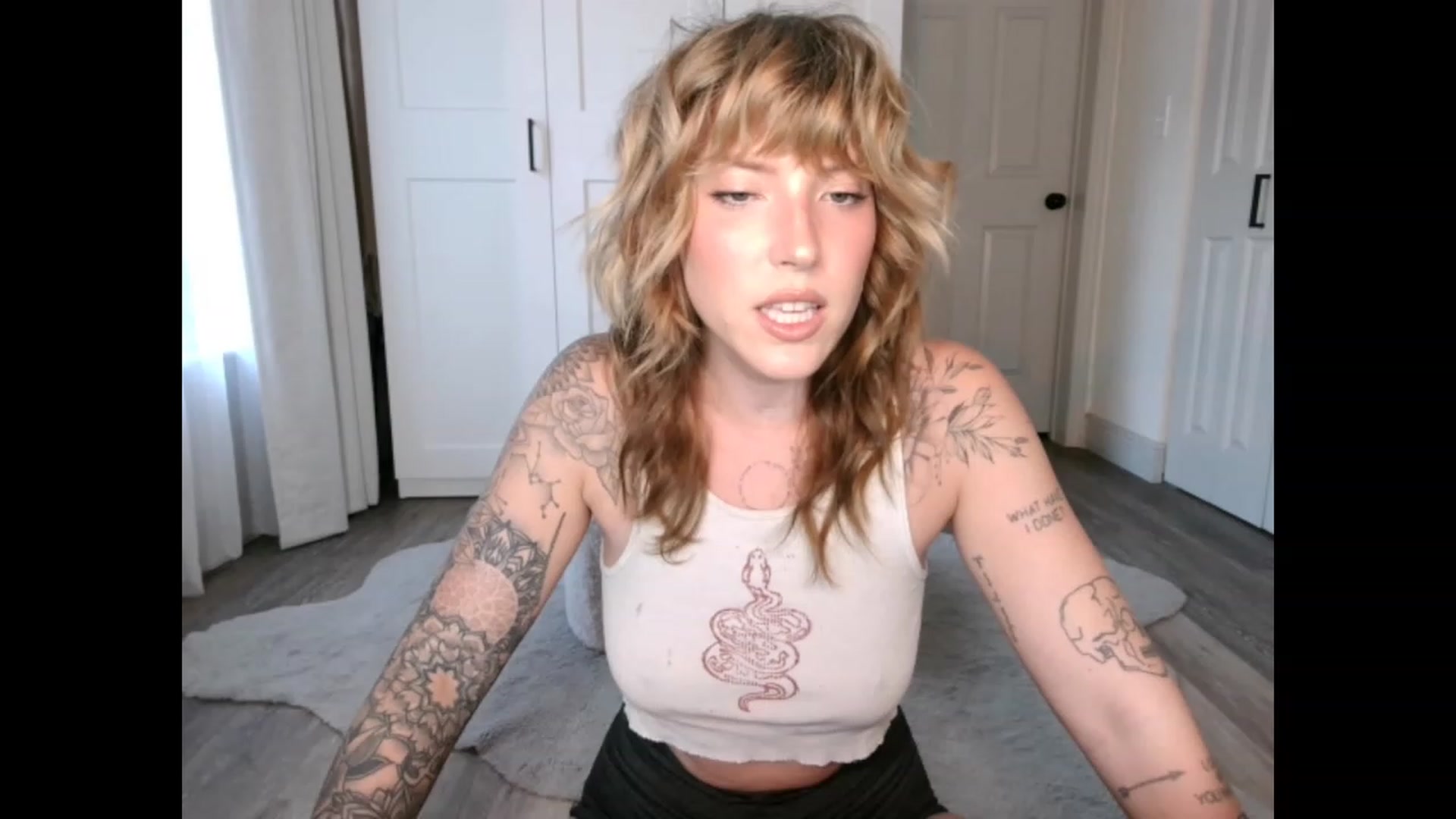 Gallery image thumbnail from Sunnyy_Dazee's myfreecams stream on, 04/07/2023, 23:28 image 5 of 20