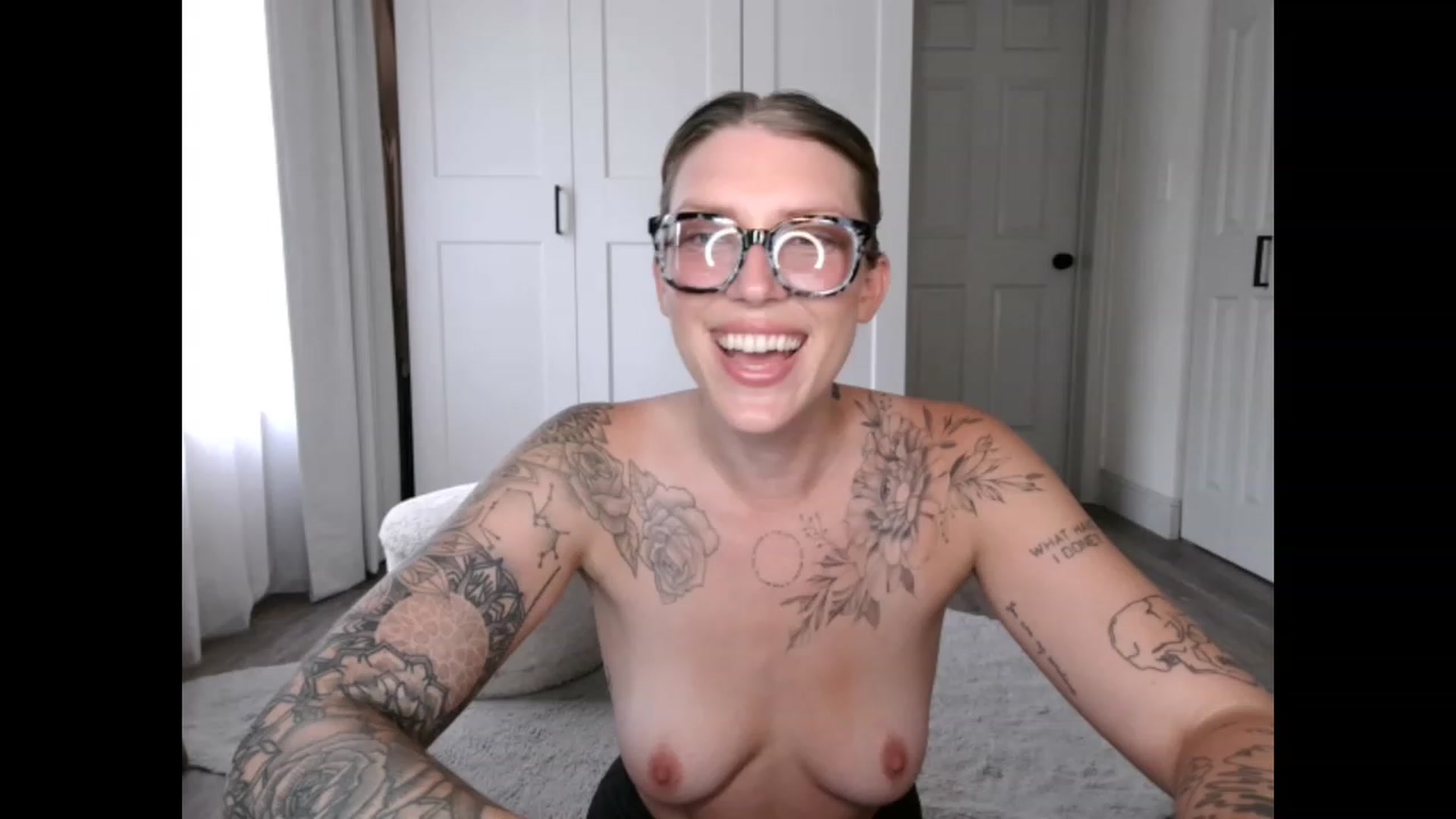 Gallery image thumbnail from Sunnyy_Dazee's myfreecams stream on, 05/05/2023, 22:07 image 16 of 20