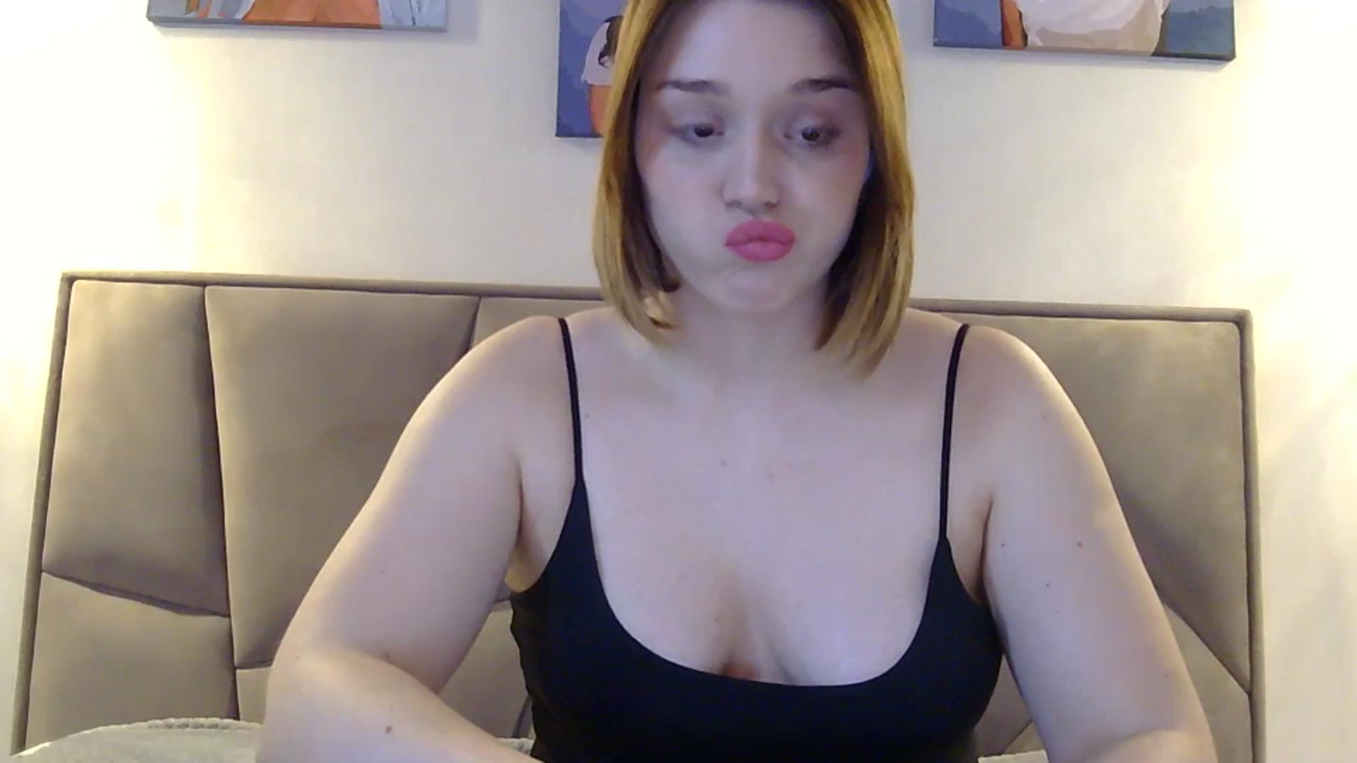 Gallery image thumbnail from SunnyyyLana's myfreecams stream on, 02/23/2024, 23:22 image 16 of 20