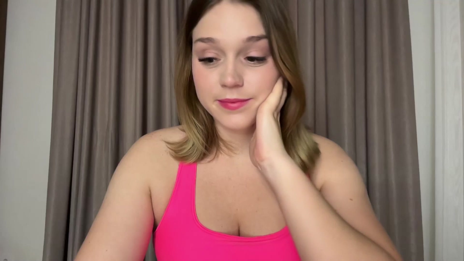 Gallery image thumbnail from SunnyyyLana's myfreecams stream on, 08/20/2024, 16:23 image 11 of 20