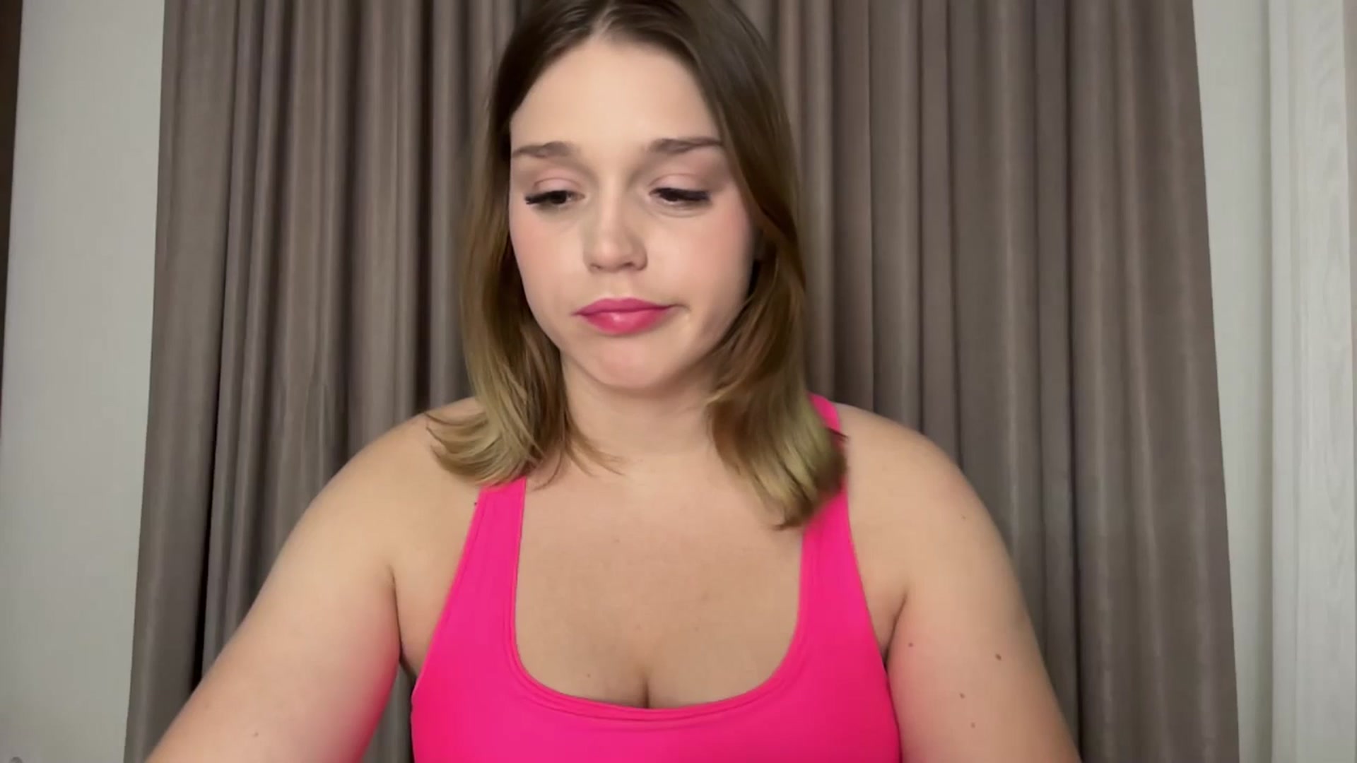 Gallery image thumbnail from SunnyyyLana's myfreecams stream on, 08/20/2024, 16:23 image 16 of 20