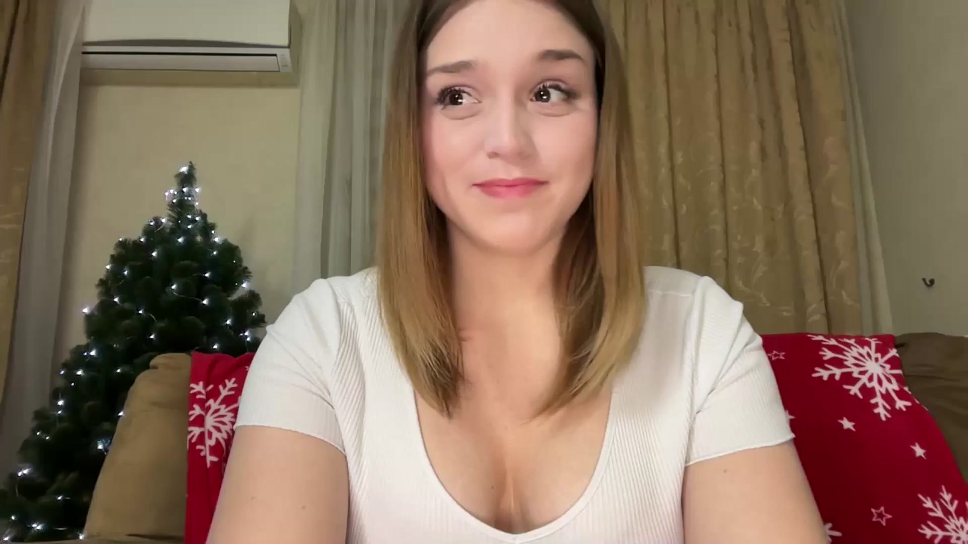 Gallery image thumbnail from SunnyyyLana's myfreecams stream on, 12/26/2024, 16:21 image 1 of 20
