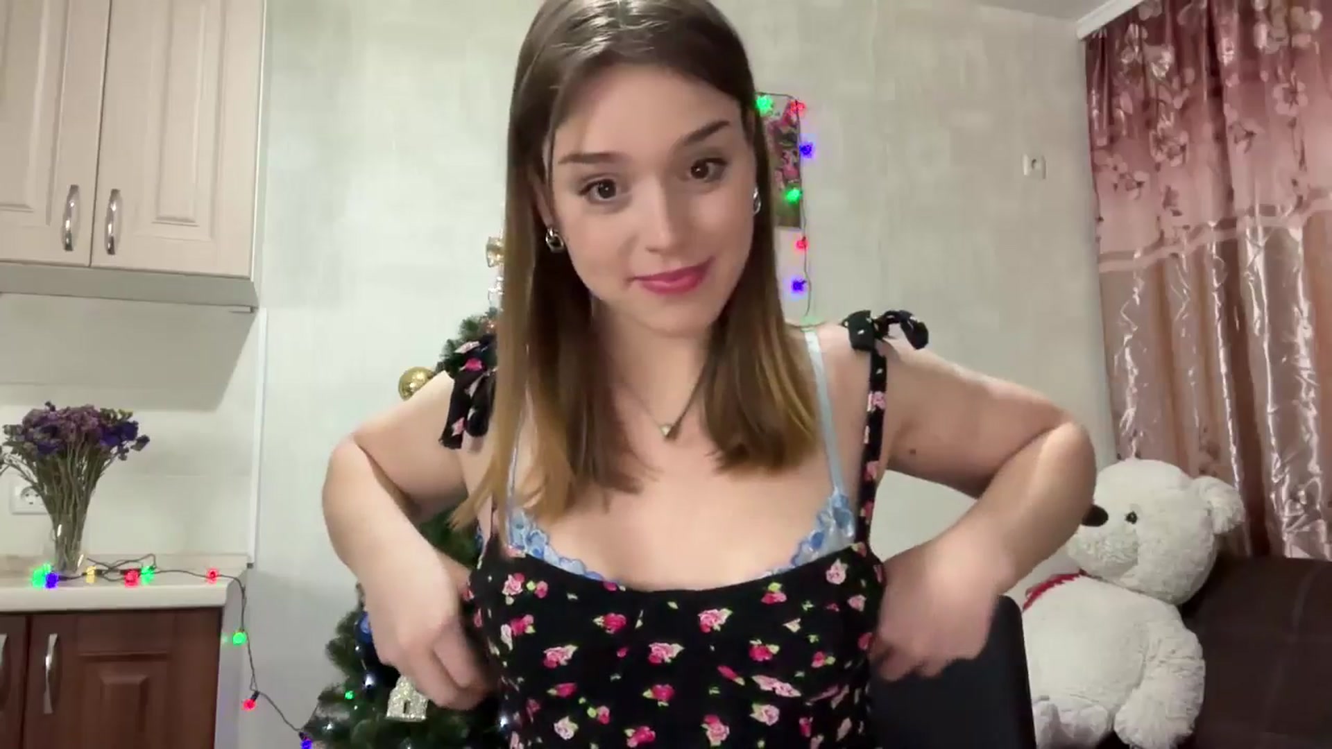 Gallery image thumbnail from SunnyyyLana's myfreecams stream on, 12/28/2025, 19:23 image 16 of 20