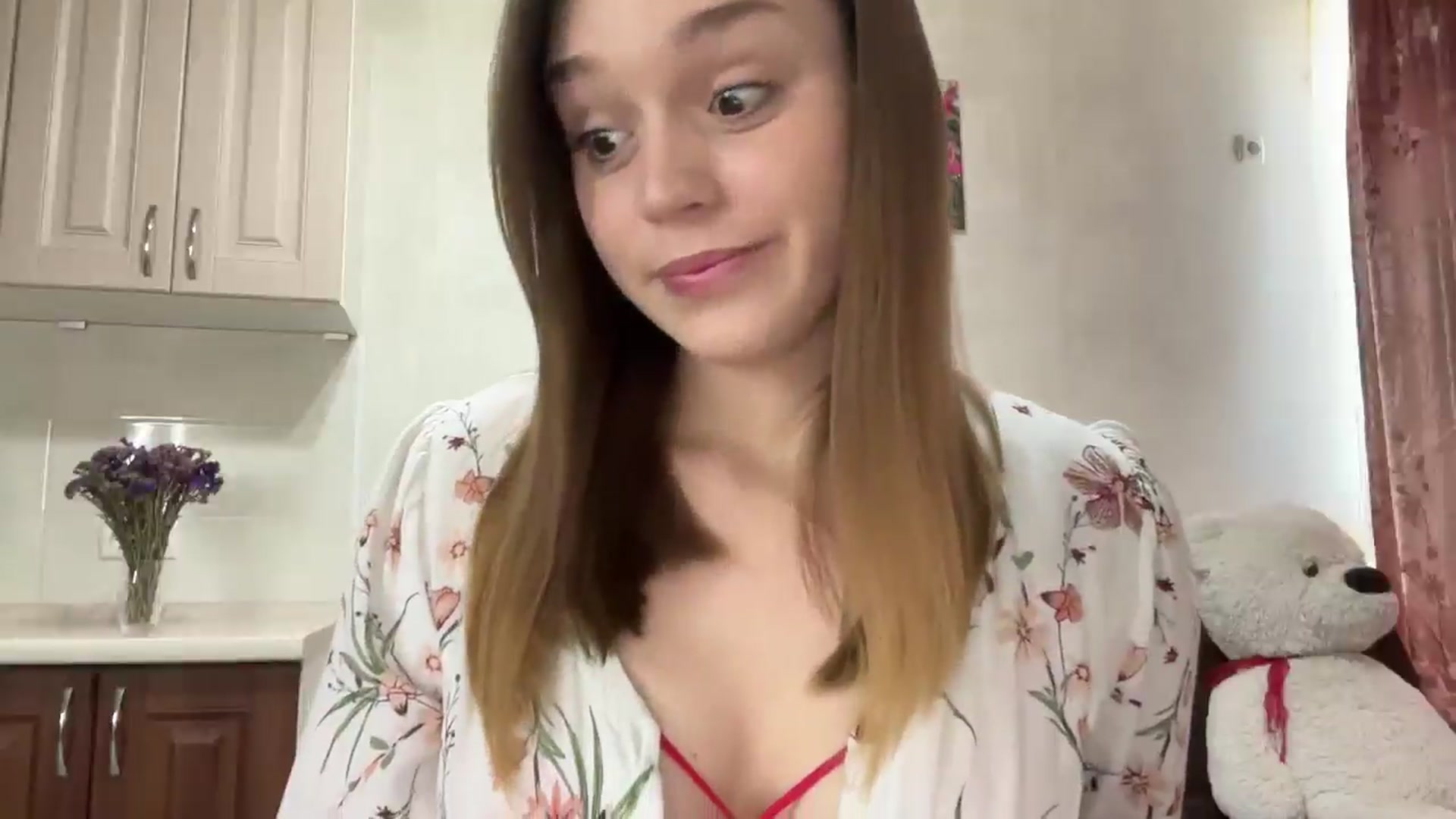 Gallery image thumbnail from SunnyyyLana's myfreecams stream on, 03/26/2026, 12:18 image 12 of 20