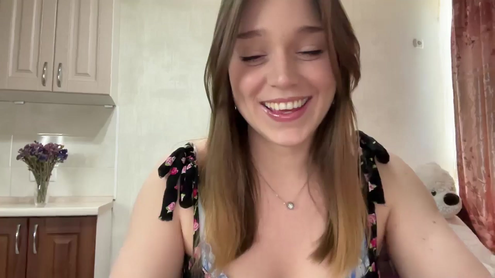 Gallery image thumbnail from SunnyyyLana's myfreecams stream on, 04/06/2026, 13:40 image 13 of 20