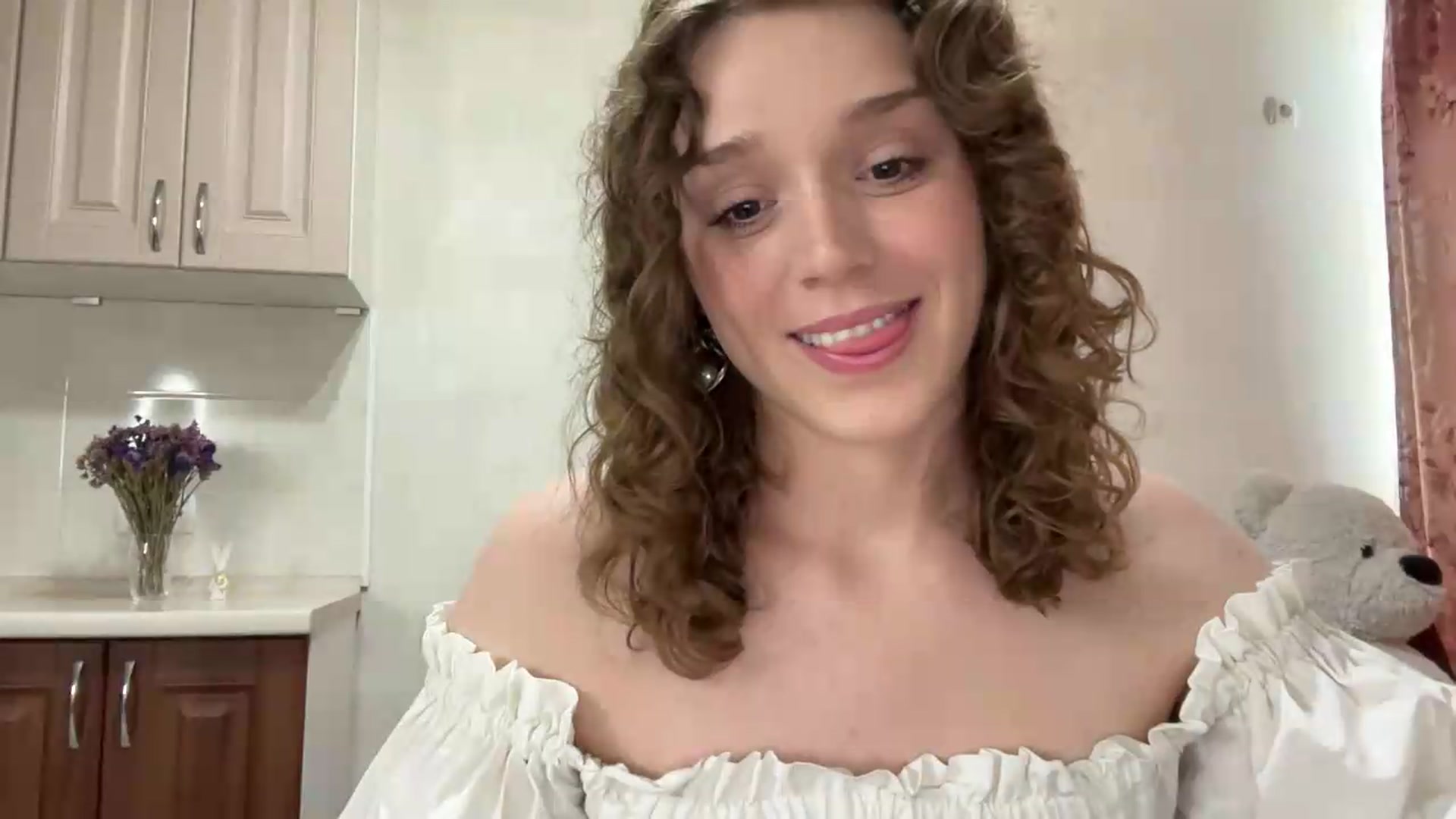 Gallery image thumbnail from SunnyyyLana's myfreecams stream on, 06/10/2026, 12:35 image 4 of 20