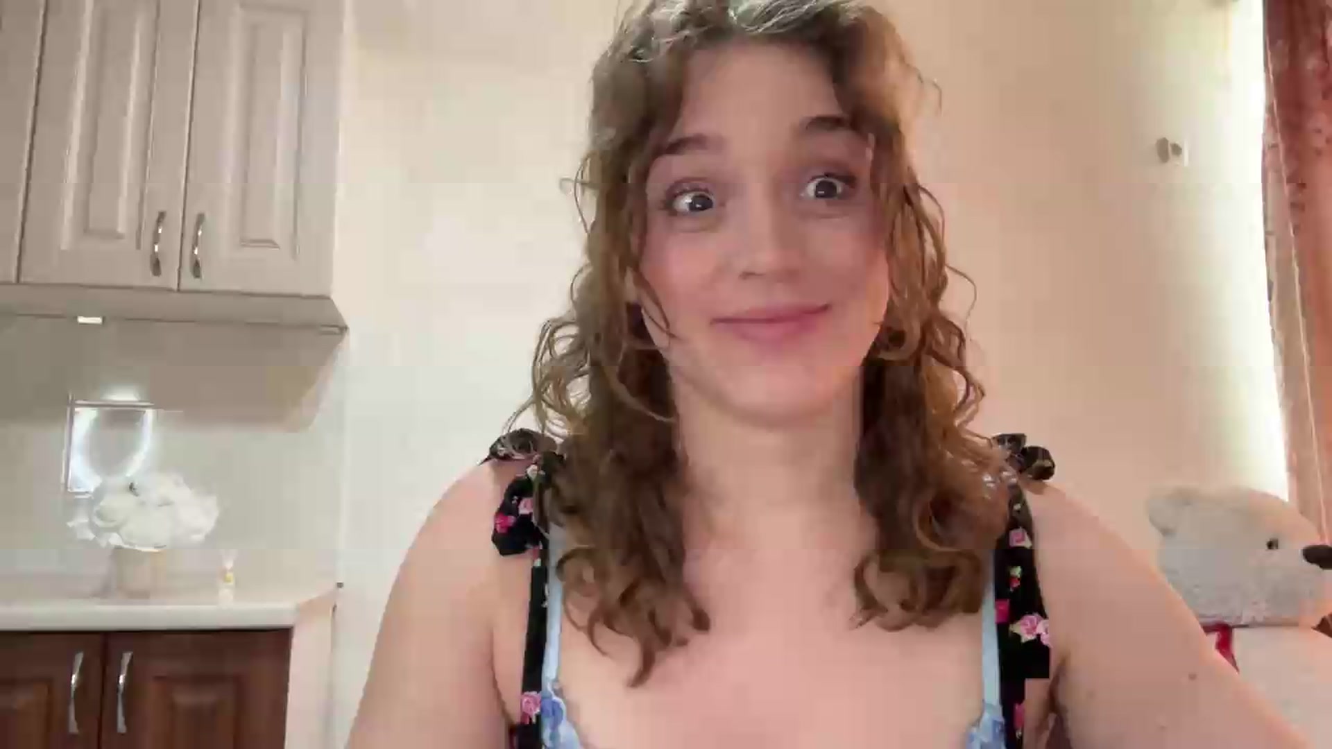 Gallery image thumbnail from SunnyyyLana's myfreecams stream on, 07/16/2026, 15:17 image 15 of 20