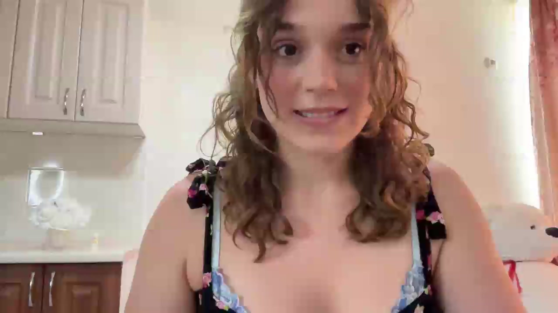 Gallery image thumbnail from SunnyyyLana's myfreecams stream on, 07/16/2026, 15:17 image 4 of 20