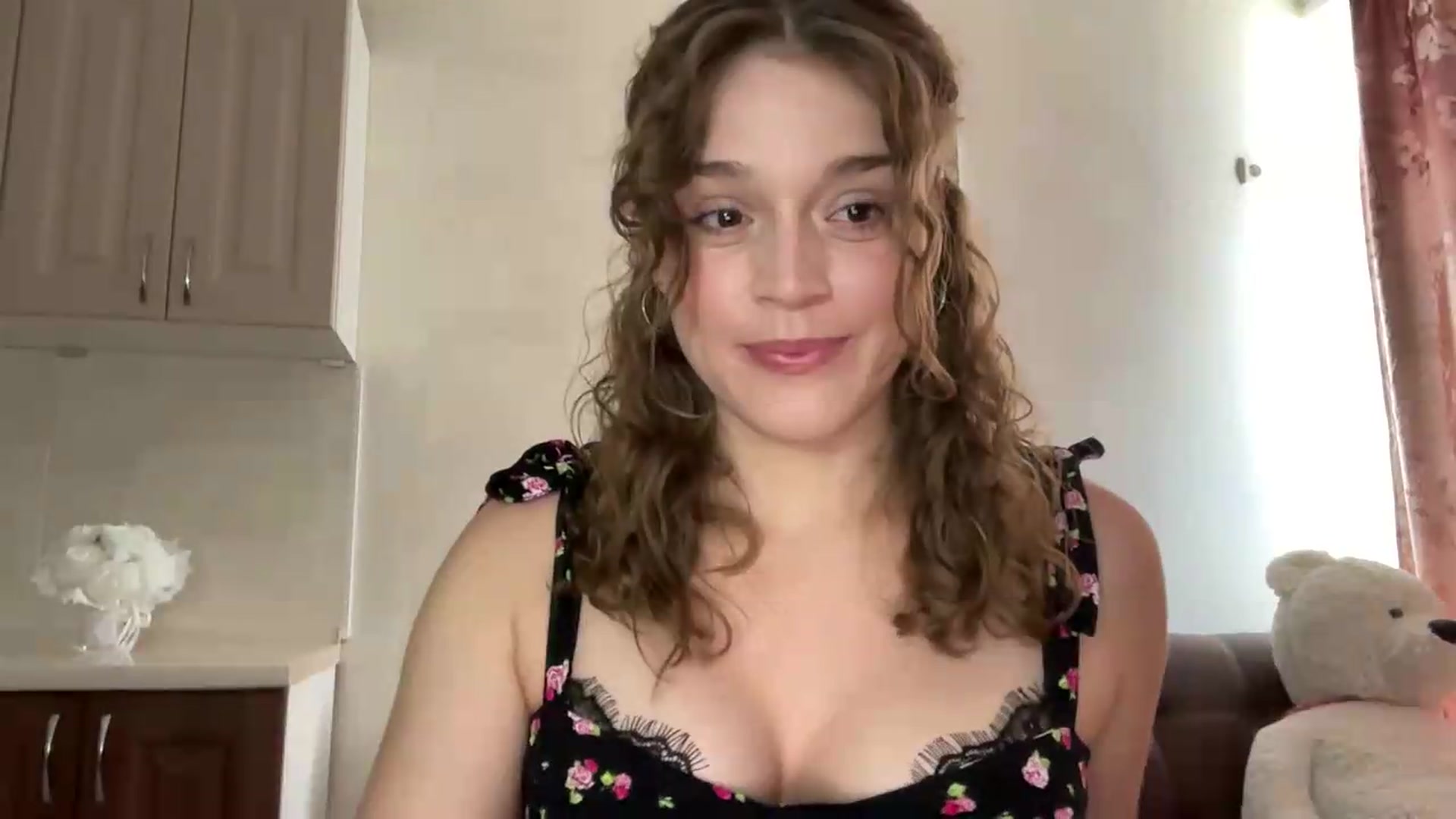 Gallery image thumbnail from SunnyyyLana's myfreecams stream on, 08/11/2026, 12:15 image 17 of 20