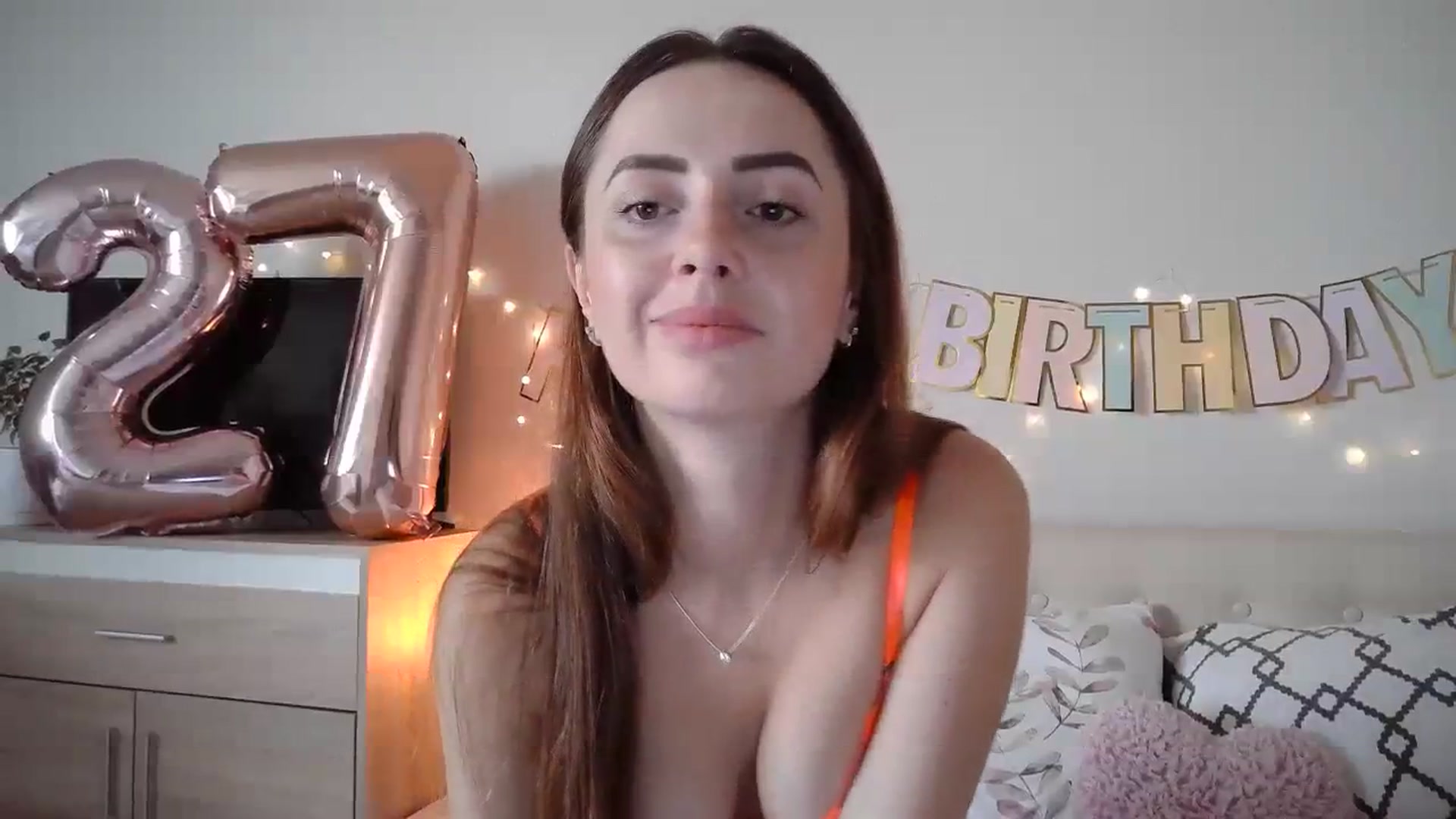 Gallery image thumbnail from Sunrise_Jin's myfreecams stream on, 11/15/2023, 11:00 image 19 of 20