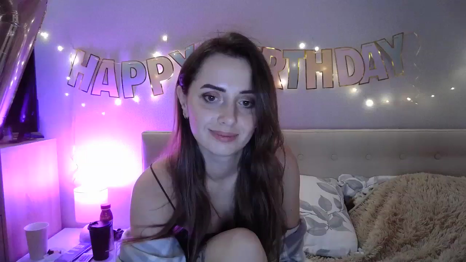 Gallery image thumbnail from Sunrise_Jin's myfreecams stream on, 11/18/2023, 19:54 image 13 of 20