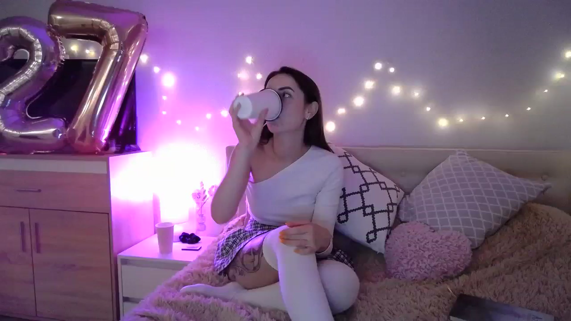 Gallery image thumbnail from Sunrise_Jin's myfreecams stream on, 11/21/2023, 19:51 image 2 of 20