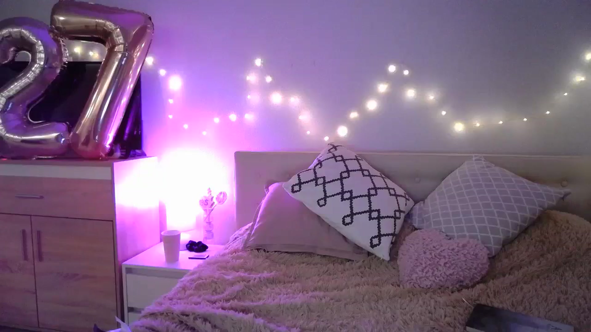Gallery image thumbnail from Sunrise_Jin's myfreecams stream on, 11/21/2023, 19:51 image 3 of 20