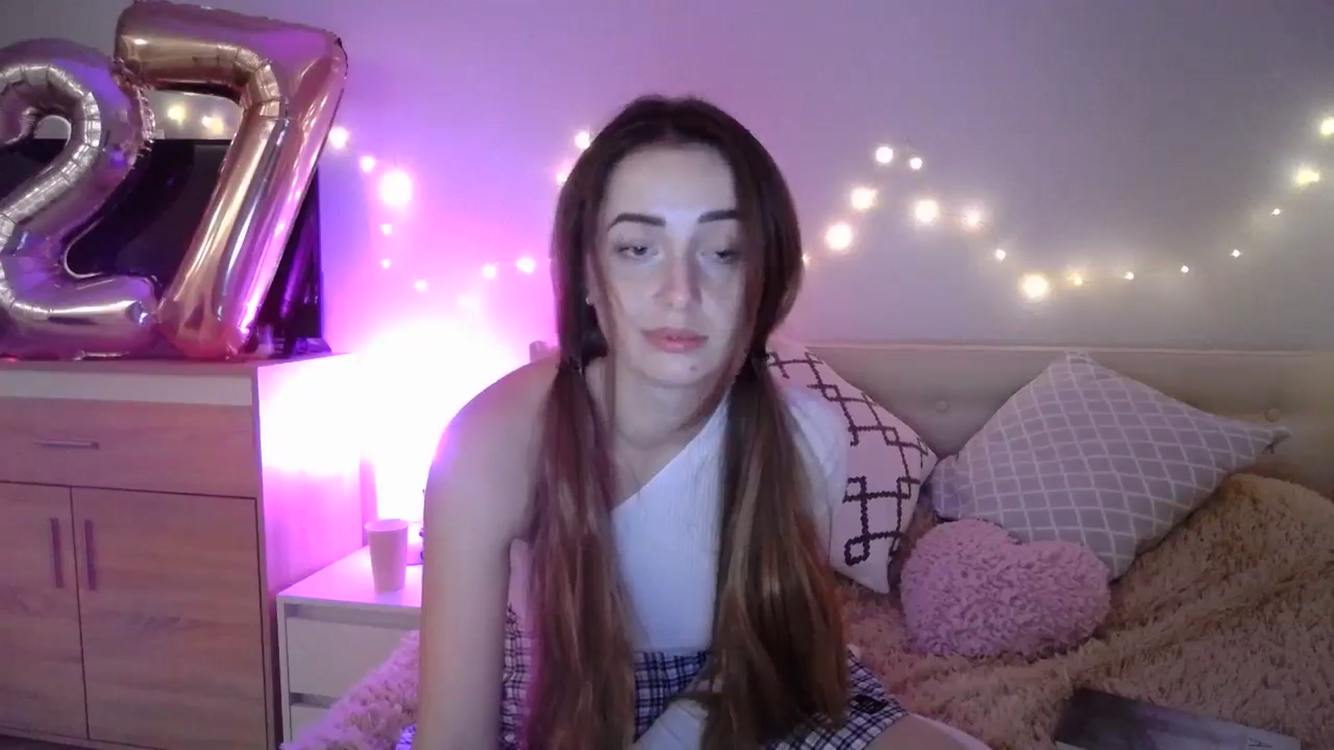 Gallery image thumbnail from Sunrise_Jin's myfreecams stream on, 11/21/2023, 19:51 image 13 of 20