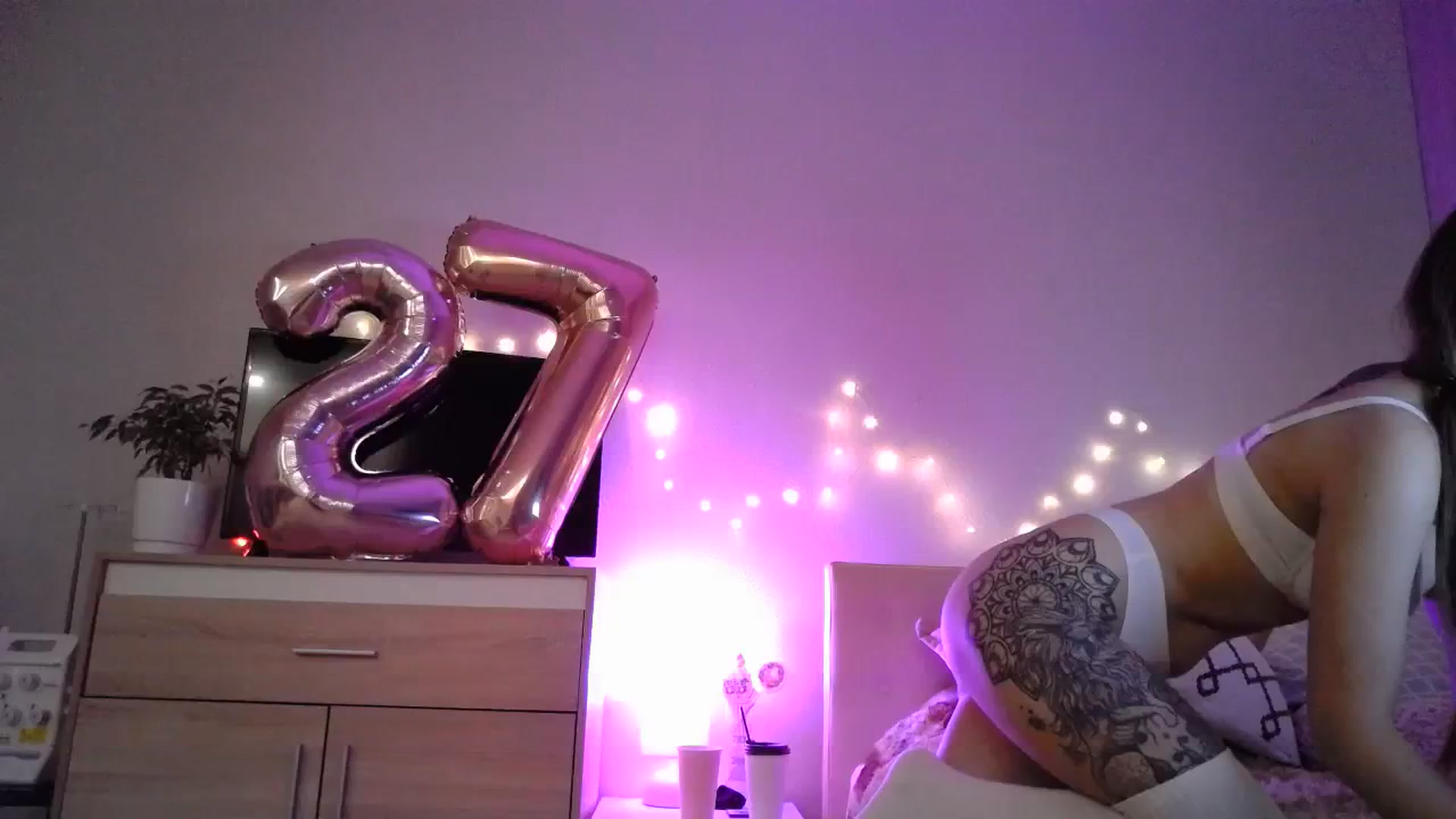 Gallery image thumbnail from Sunrise_Jin's myfreecams stream on, 11/21/2023, 19:51 image 16 of 20