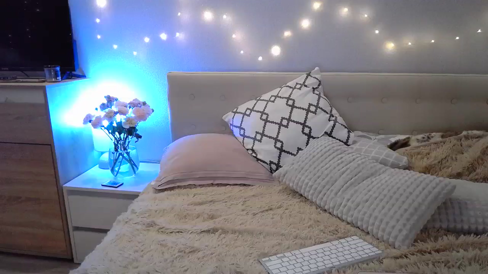Gallery image thumbnail from Sunrise_Jin's myfreecams stream on, 11/27/2023, 20:09 image 4 of 20