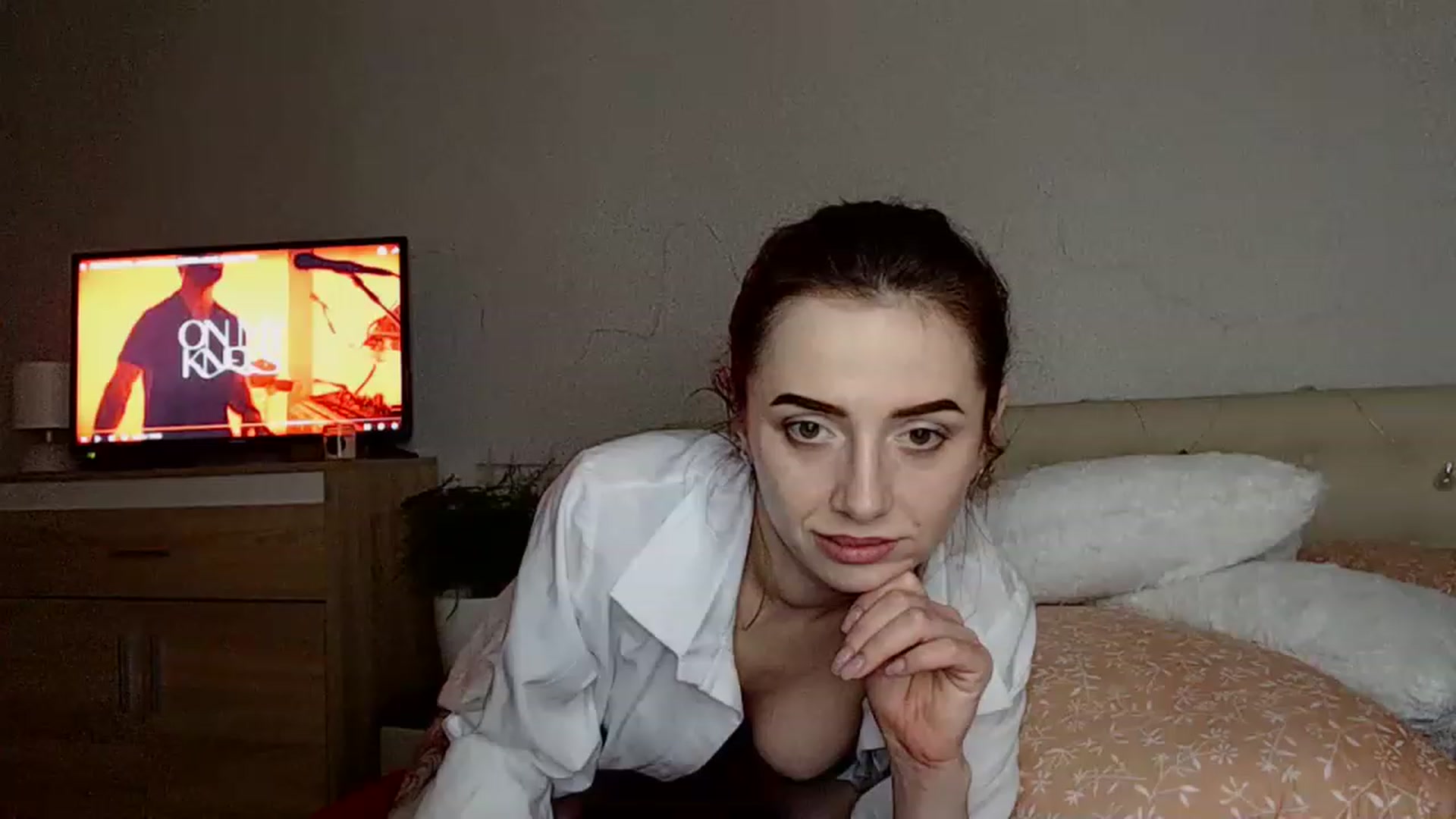 Gallery image thumbnail from Sunrise_Ntl's myfreecams stream on, 03/08/2023, 01:21 image 16 of 20