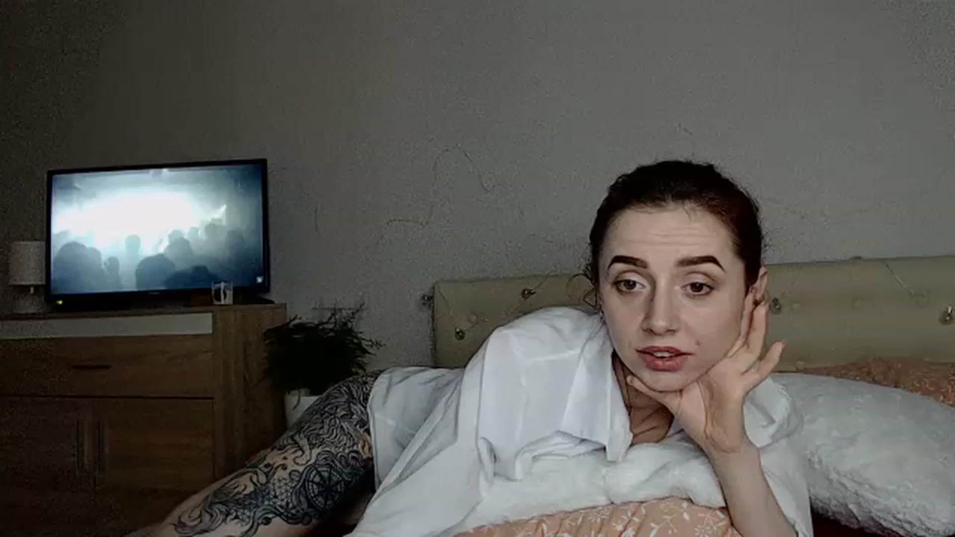 Gallery image thumbnail from Sunrise_Ntl's myfreecams stream on, 03/08/2023, 01:21 image 3 of 20