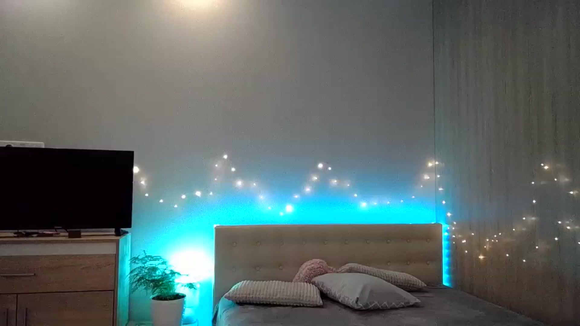 Gallery image thumbnail from Sunrise_Ntl's myfreecams stream on, 08/05/2023, 17:58 image 18 of 20