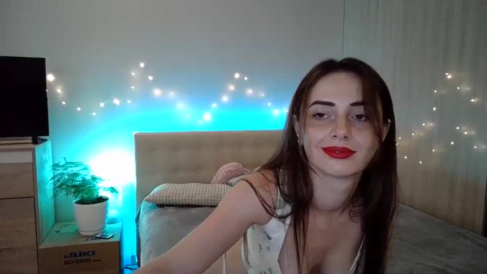 Gallery image thumbnail from Sunrise_Ntl's myfreecams stream on, 08/05/2023, 17:58 image 4 of 20