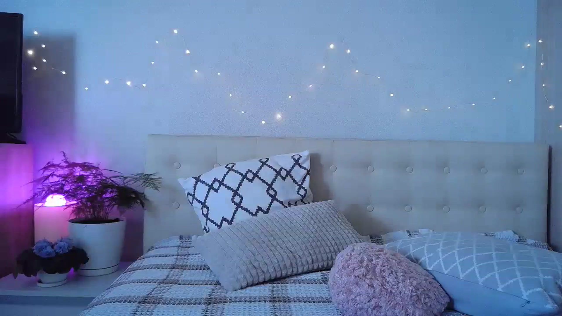 Gallery image thumbnail from Sunrise_Ntl's myfreecams stream on, 08/18/2023, 13:01 image 14 of 20