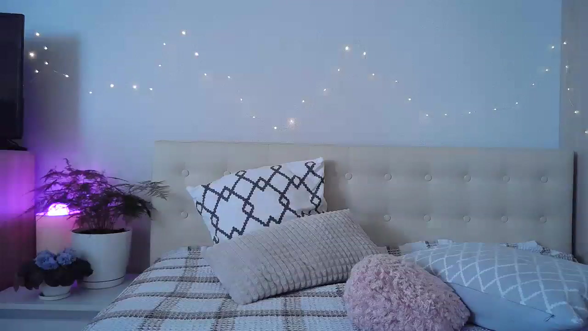 Gallery image thumbnail from Sunrise_Ntl's myfreecams stream on, 08/18/2023, 13:01 image 10 of 20