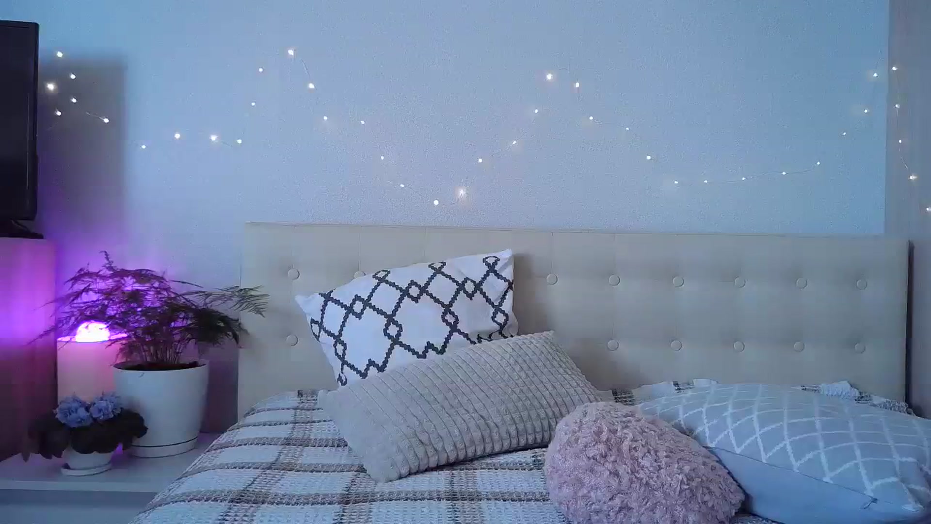Gallery image thumbnail from Sunrise_Ntl's myfreecams stream on, 08/18/2023, 13:01 image 13 of 20
