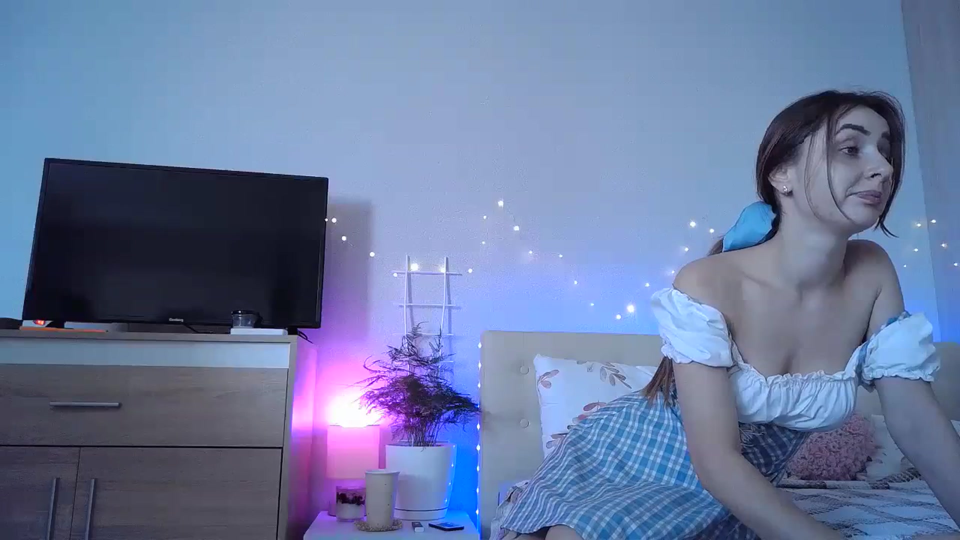 Gallery image thumbnail from Sunrise_Ntl's myfreecams stream on, 09/02/2023, 13:51 image 7 of 20