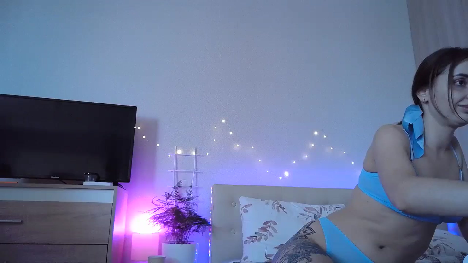 Gallery image thumbnail from Sunrise_Ntl's myfreecams stream on, 09/02/2023, 14:58 image 13 of 20