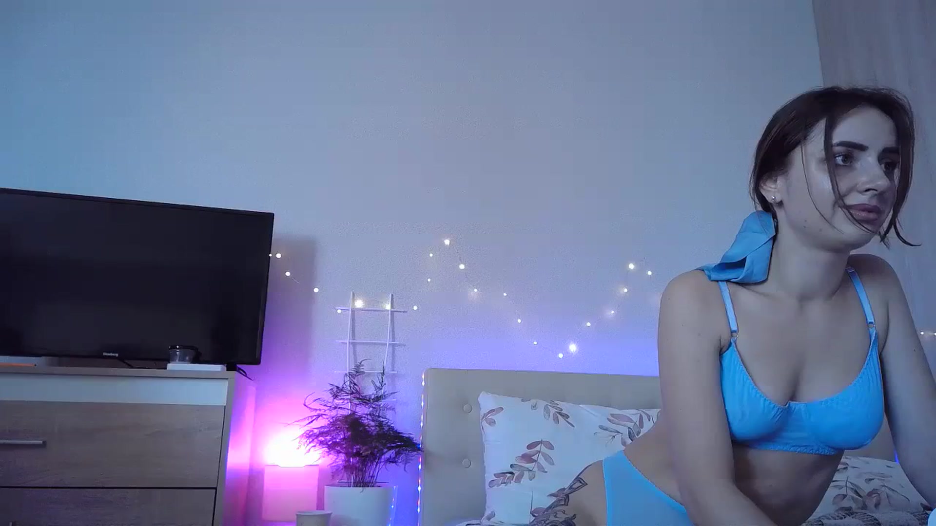 Gallery image thumbnail from Sunrise_Ntl's myfreecams stream on, 09/02/2023, 14:58 image 6 of 20