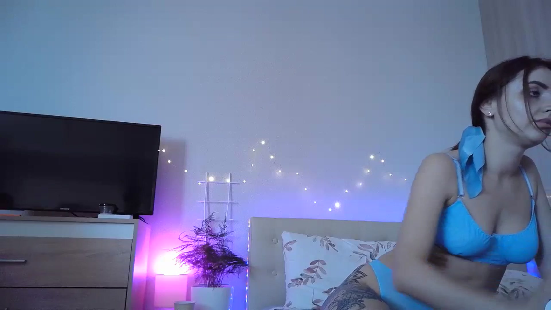 Gallery image thumbnail from Sunrise_Ntl's myfreecams stream on, 09/02/2023, 14:58 image 14 of 20