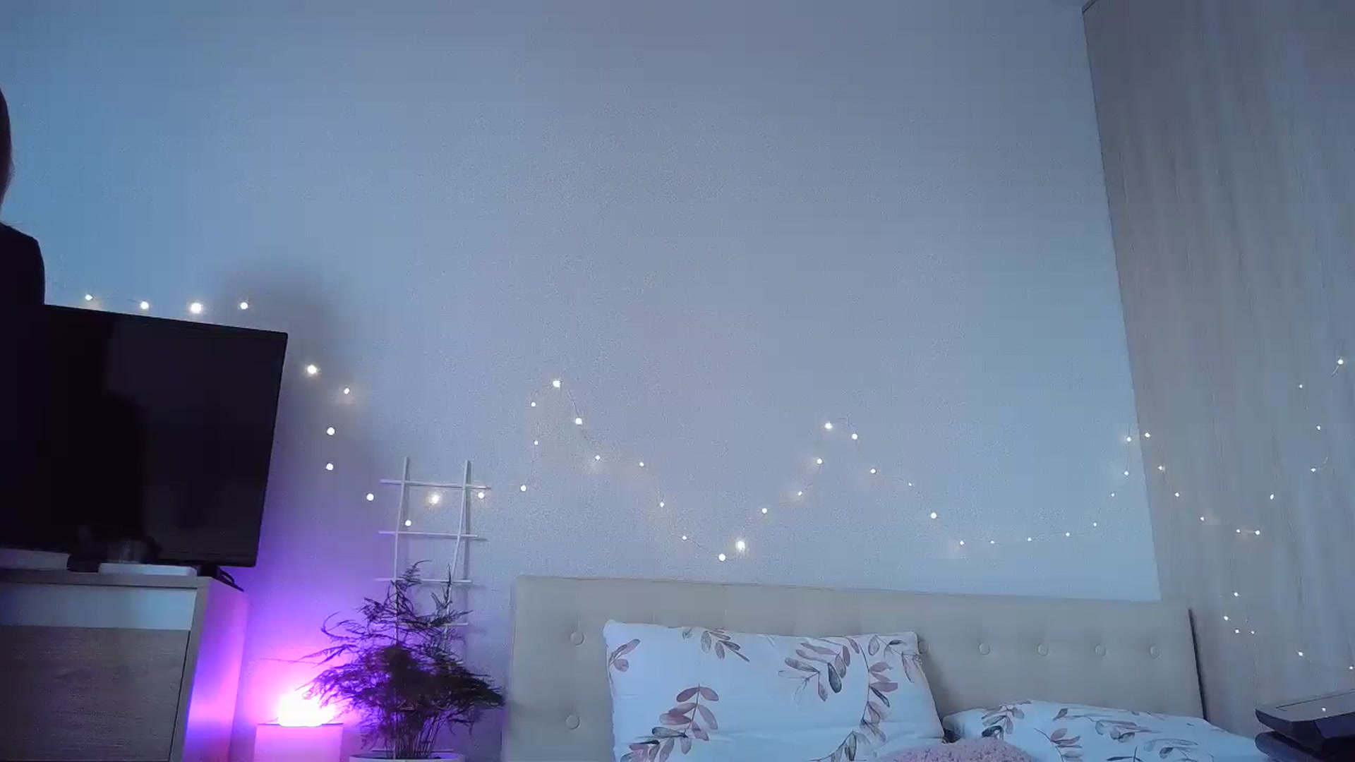 Gallery image thumbnail from Sunrise_Ntl's myfreecams stream on, 09/03/2023, 12:36 image 10 of 20