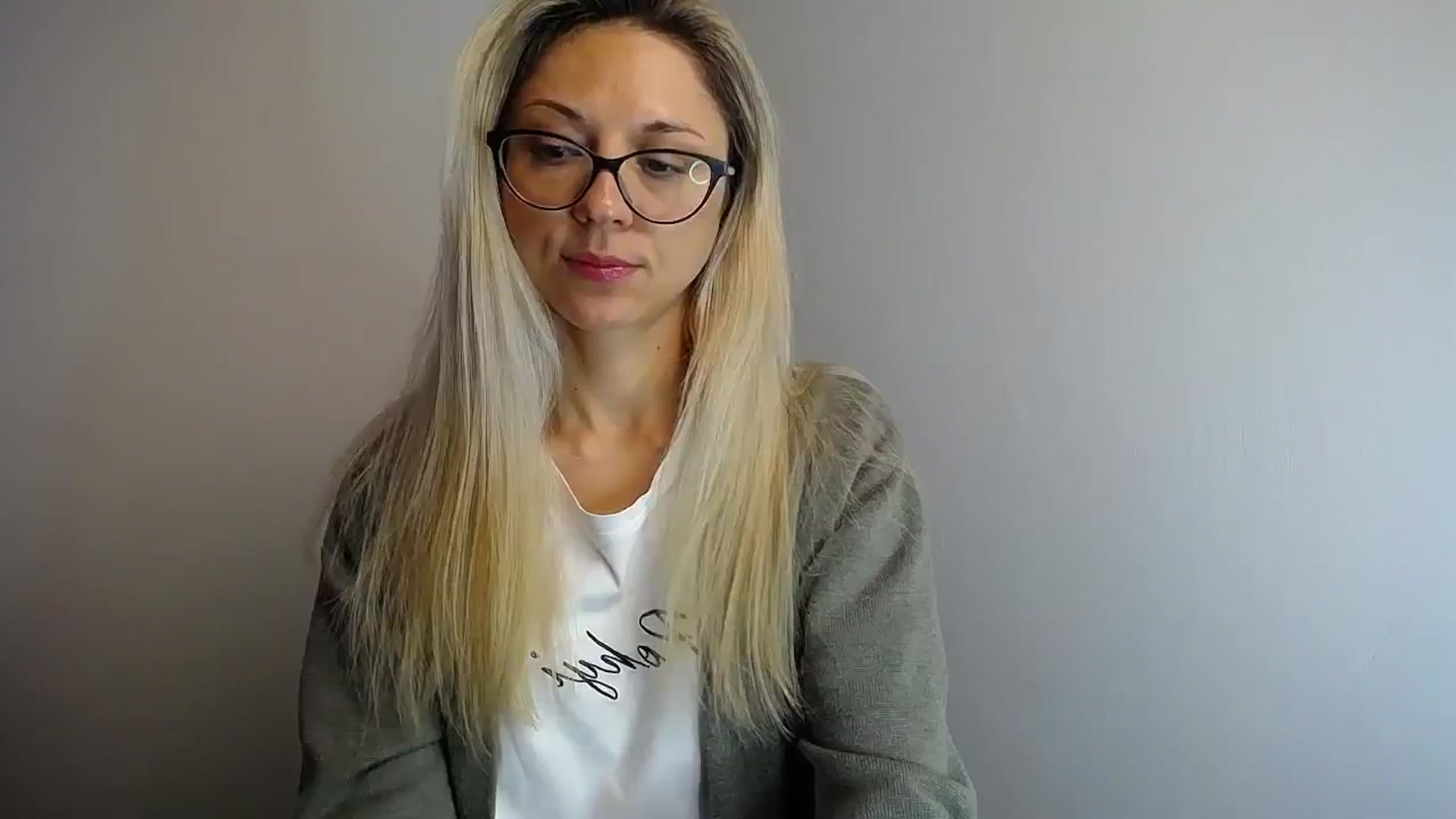 Gallery image thumbnail from Sunshine_alis's myfreecams stream on, 05/03/2024, 13:05 image 2 of 20
