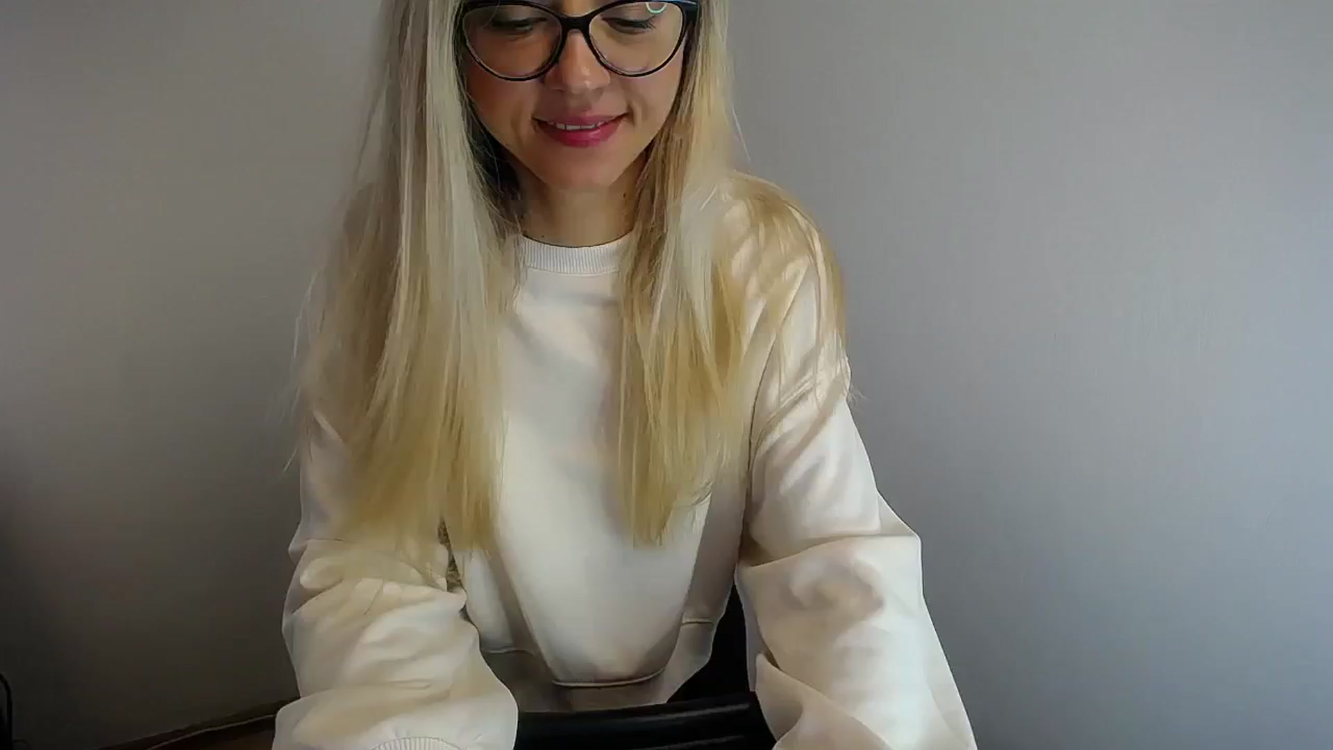 Gallery image thumbnail from Sunshine_alis's myfreecams stream on, 05/09/2024, 11:10 image 12 of 20