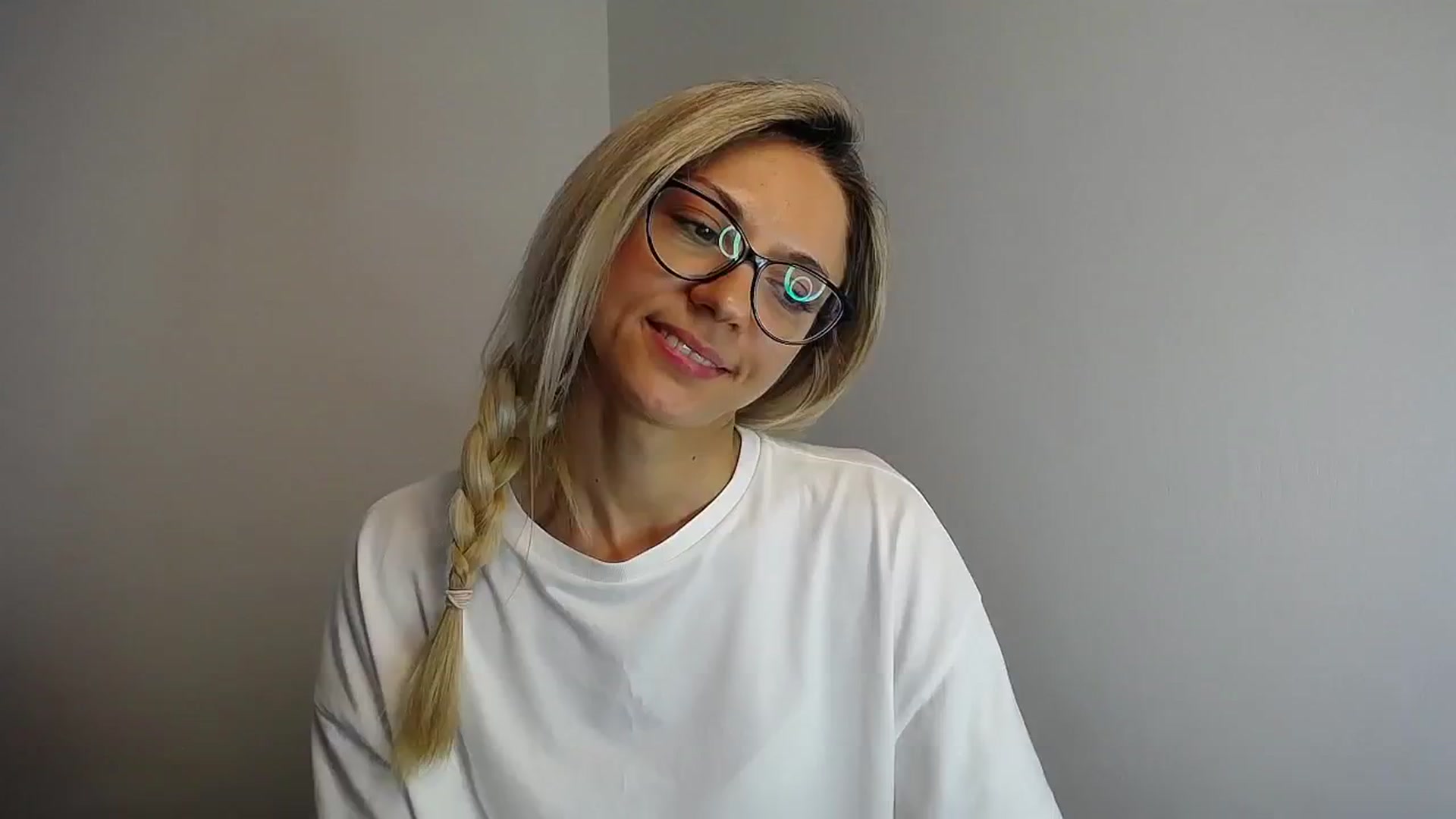 Gallery image thumbnail from Sunshine_alis's myfreecams stream on, 05/10/2024, 13:17 image 12 of 20