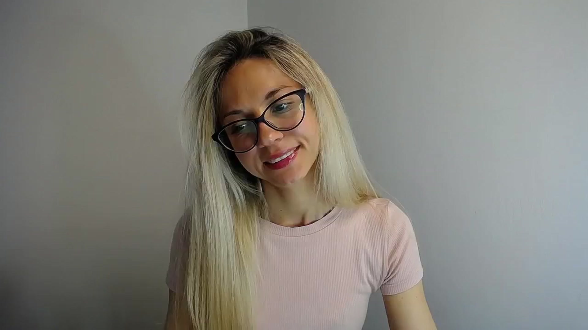 Gallery image thumbnail from Sunshine_alis's myfreecams stream on, 05/11/2024, 12:11 image 16 of 20