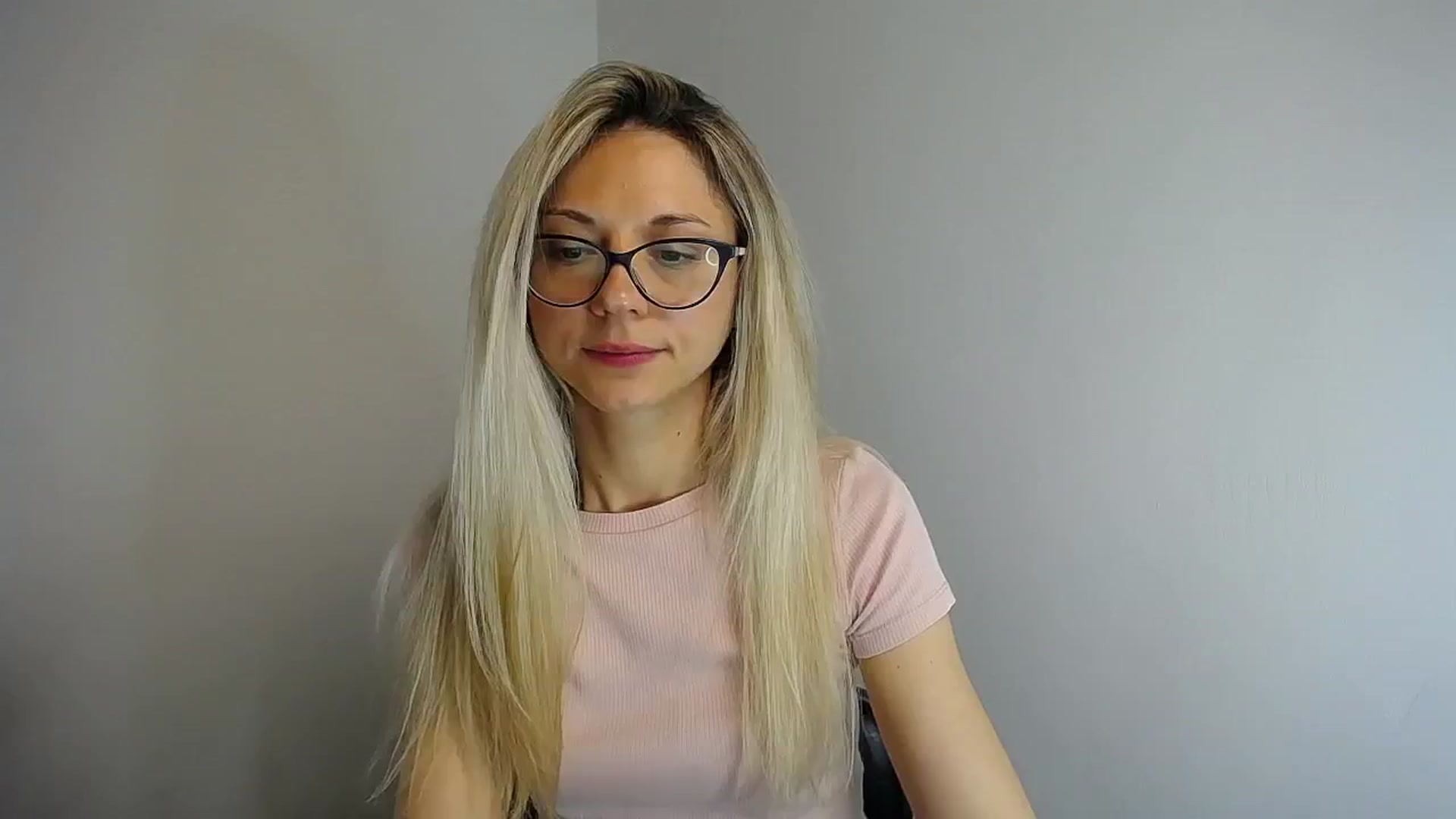 Gallery image thumbnail from Sunshine_alis's myfreecams stream on, 05/11/2024, 14:09 image 14 of 20