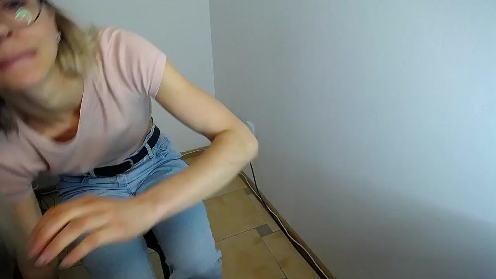 Gallery image thumbnail from Sunshine_alis's myfreecams stream on, 05/11/2024, 14:19 image 14 of 20