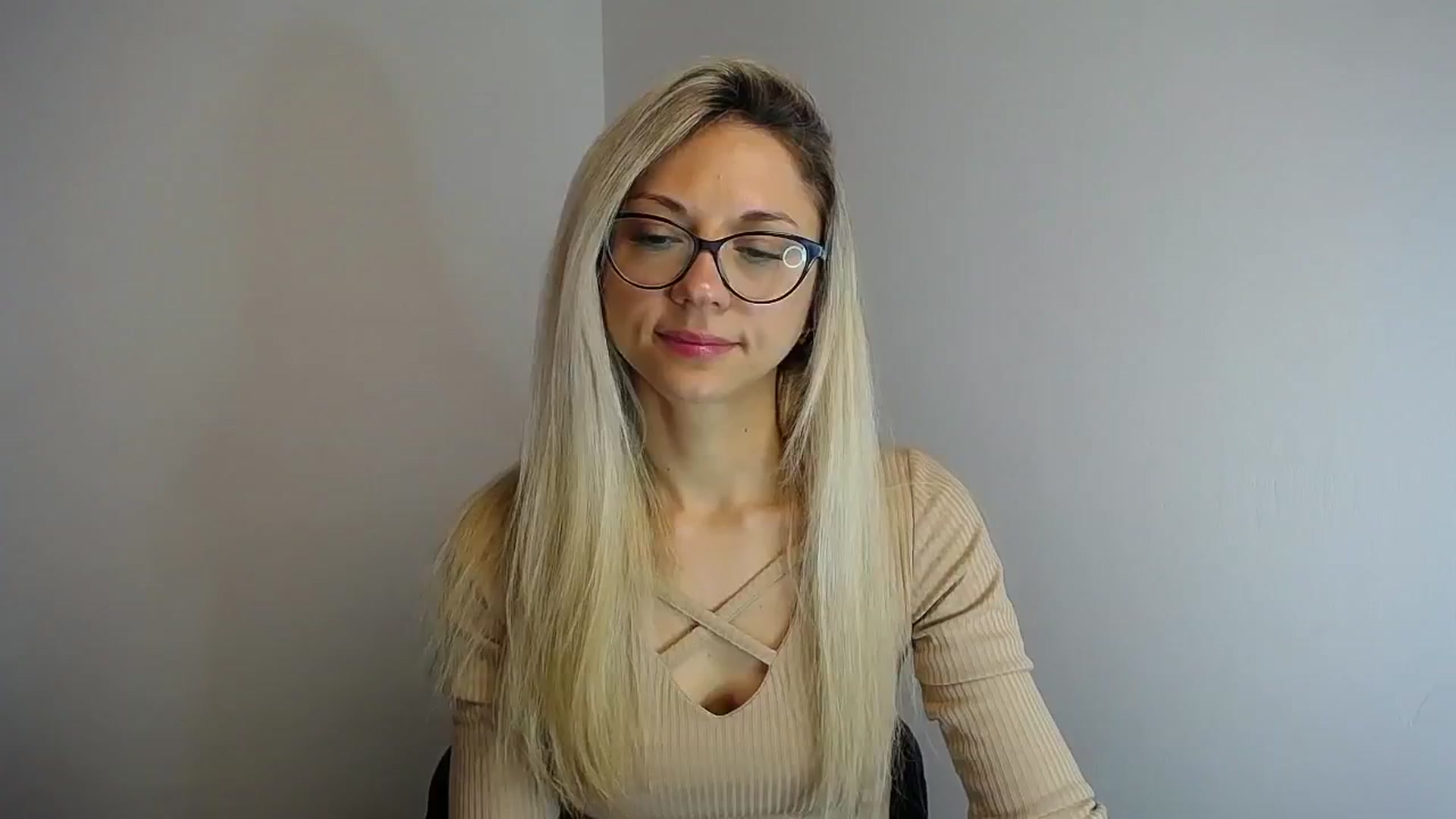Gallery image thumbnail from Sunshine_alis's myfreecams stream on, 05/14/2024, 10:48 image 11 of 20