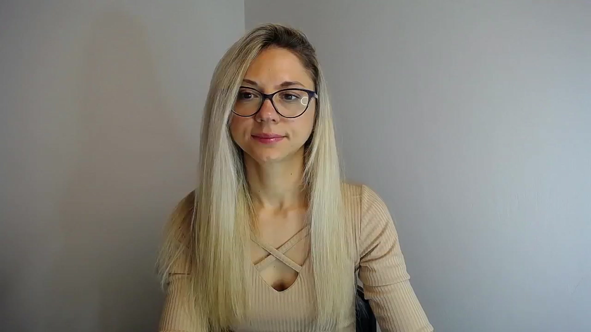 Gallery image thumbnail from Sunshine_alis's myfreecams stream on, 05/14/2024, 10:48 image 4 of 20