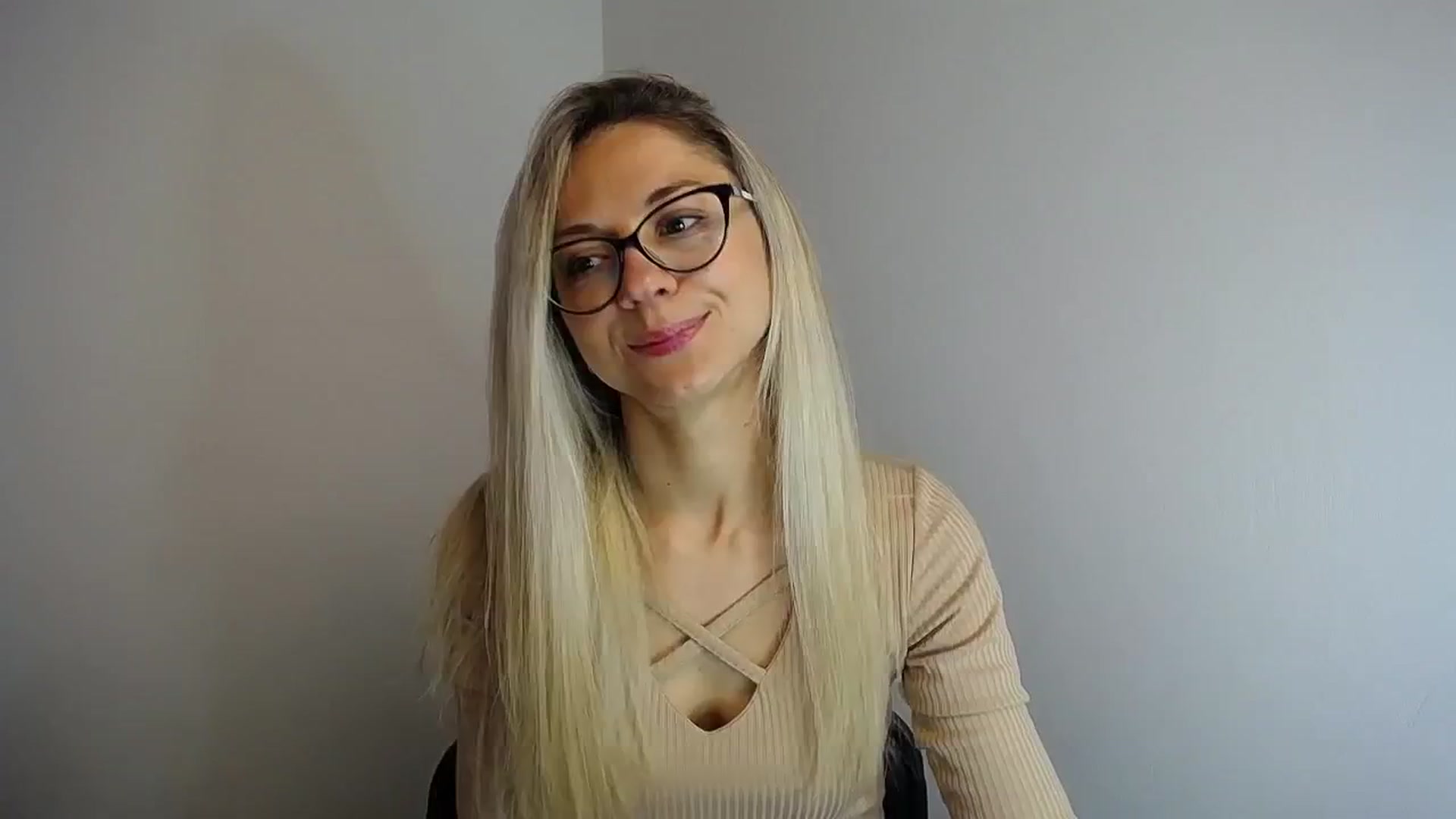 Gallery image thumbnail from Sunshine_alis's myfreecams stream on, 05/14/2024, 10:48 image 5 of 20