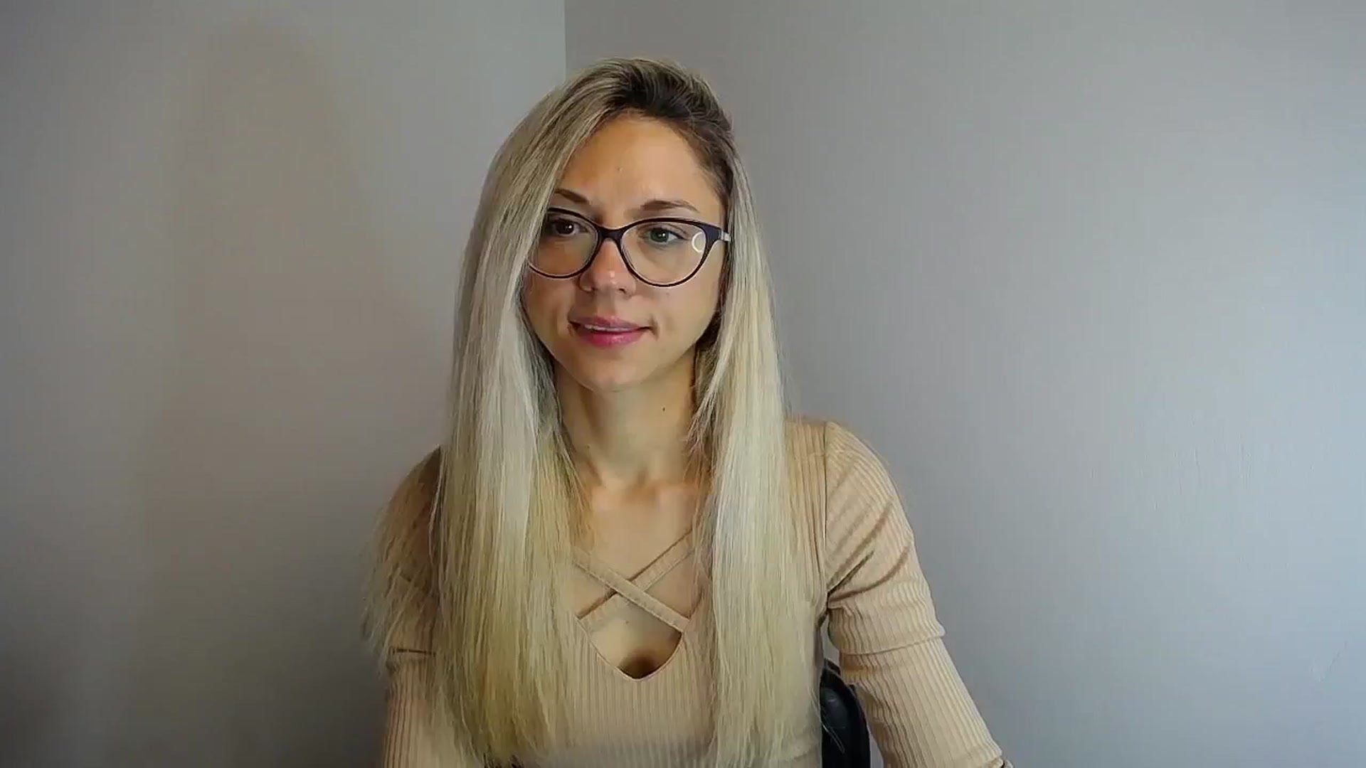 Gallery image thumbnail from Sunshine_alis's myfreecams stream on, 05/14/2024, 10:48 image 9 of 20