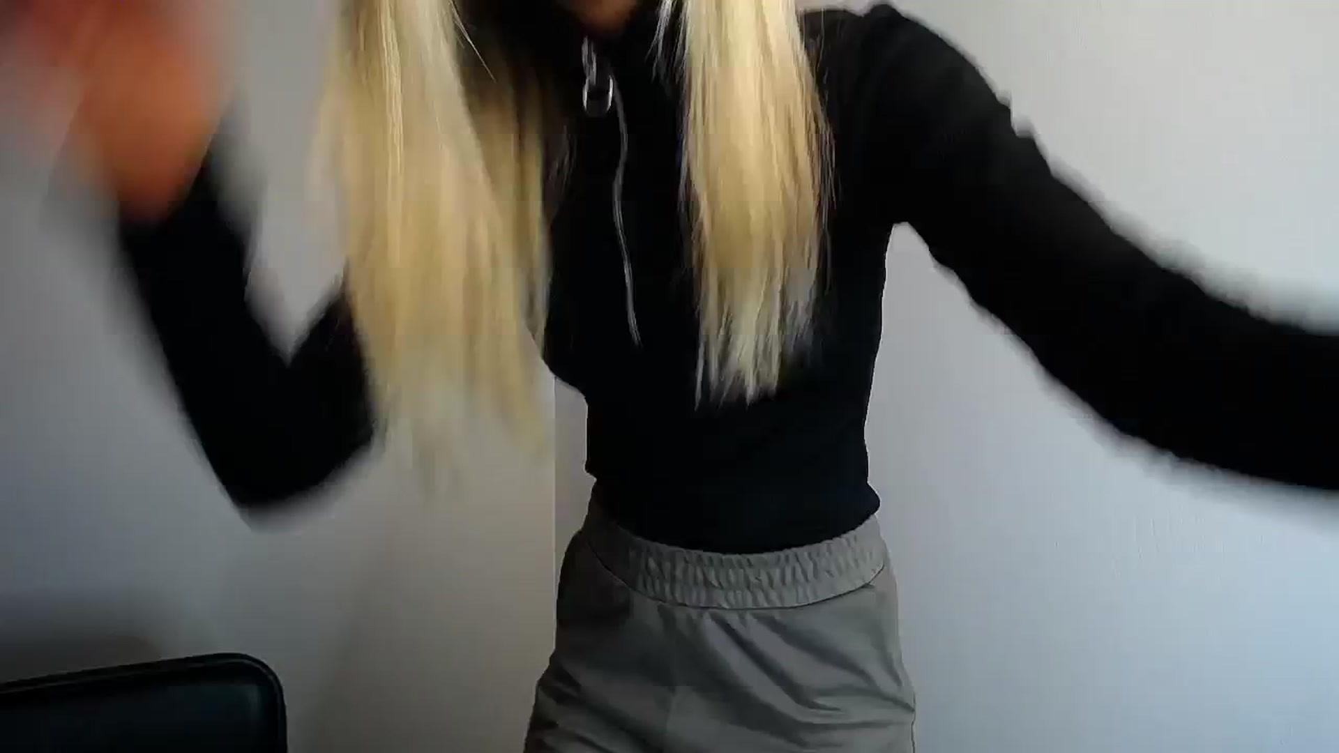 Gallery image thumbnail from Sunshine_alis's myfreecams stream on, 05/15/2024, 10:39 image 9 of 20