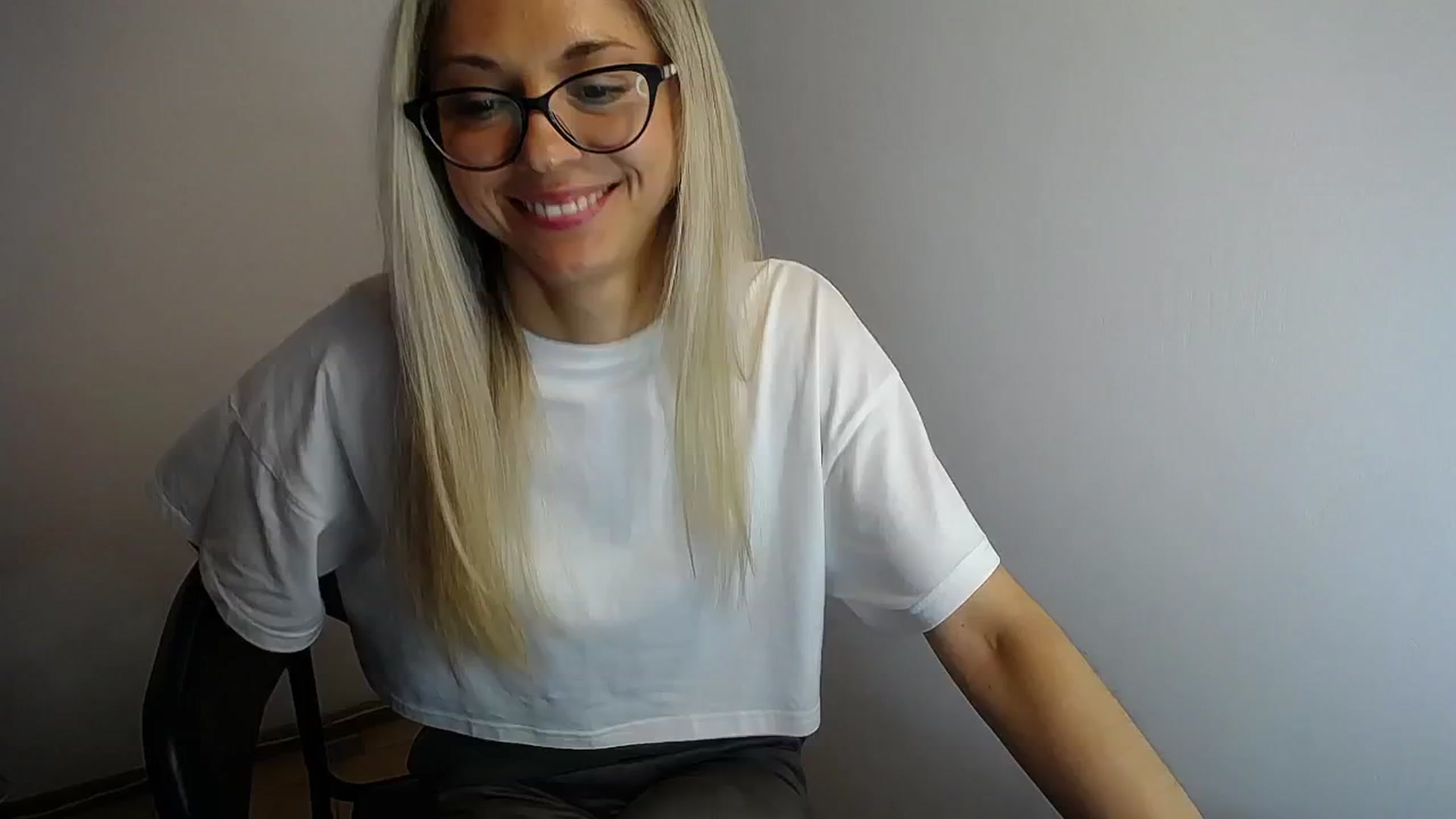 Gallery image thumbnail from Sunshine_alis's myfreecams stream on, 05/15/2024, 12:52 image 12 of 20