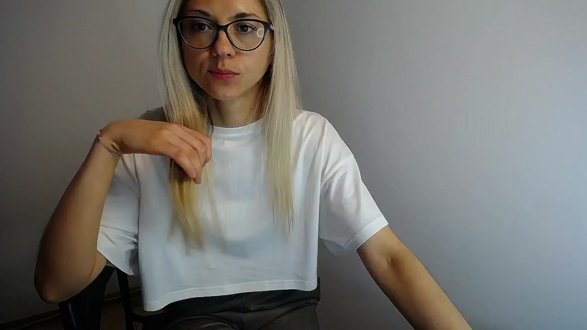 Gallery image thumbnail from Sunshine_alis's myfreecams stream on, 05/15/2024, 12:52 image 11 of 20