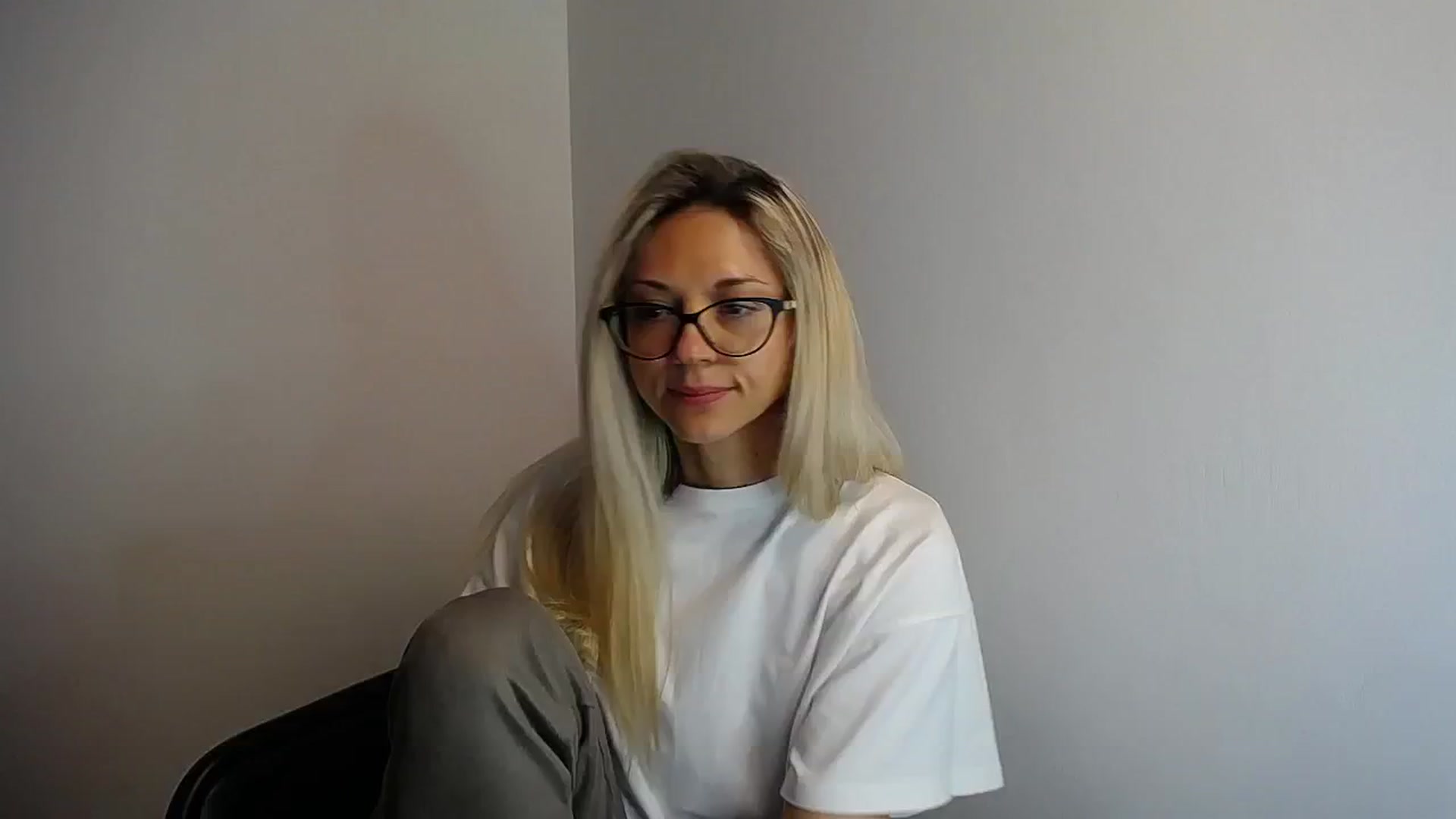 Gallery image thumbnail from Sunshine_alis's myfreecams stream on, 05/15/2024, 12:52 image 4 of 20