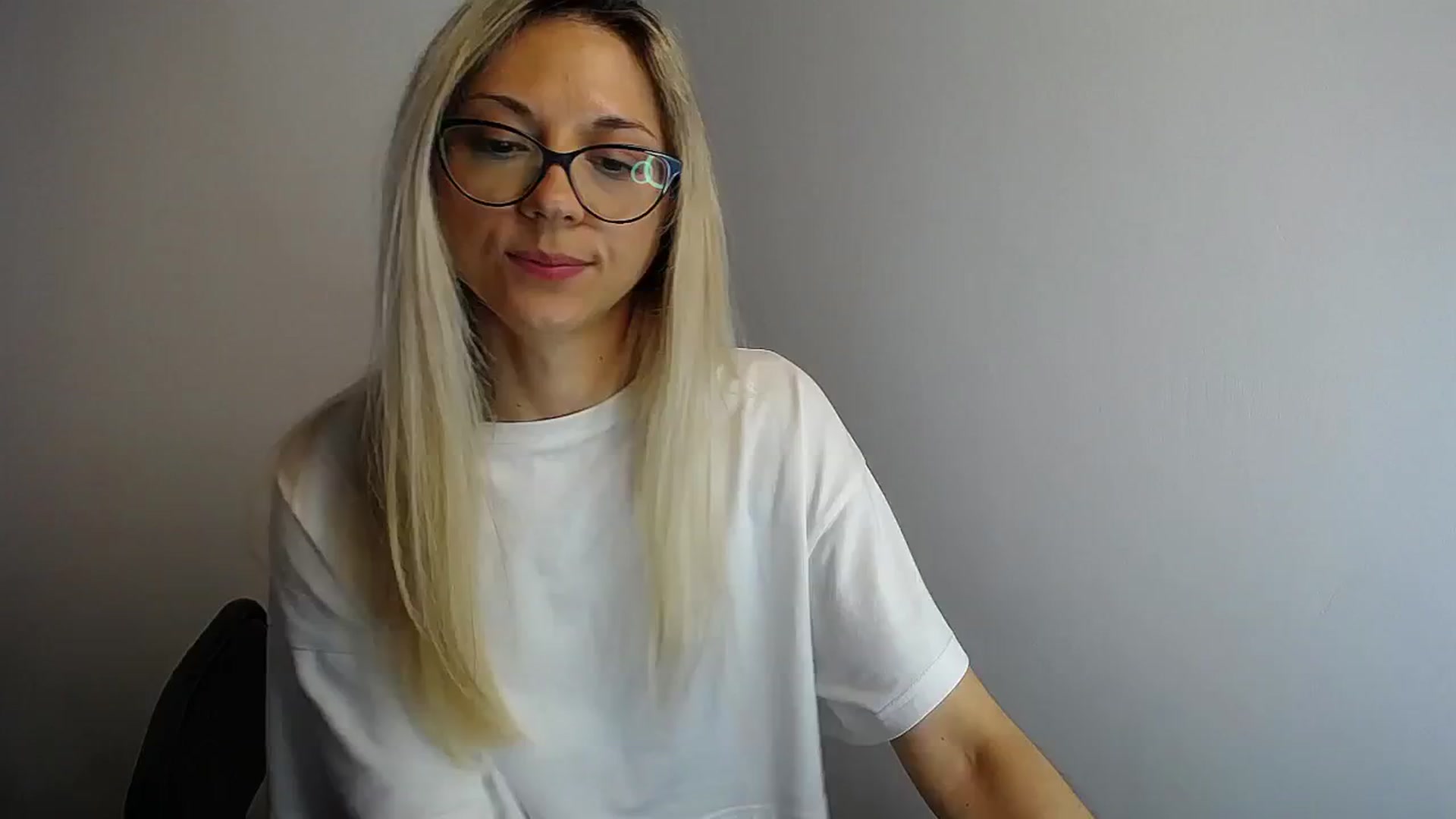 Gallery image thumbnail from Sunshine_alis's myfreecams stream on, 05/15/2024, 12:52 image 14 of 20